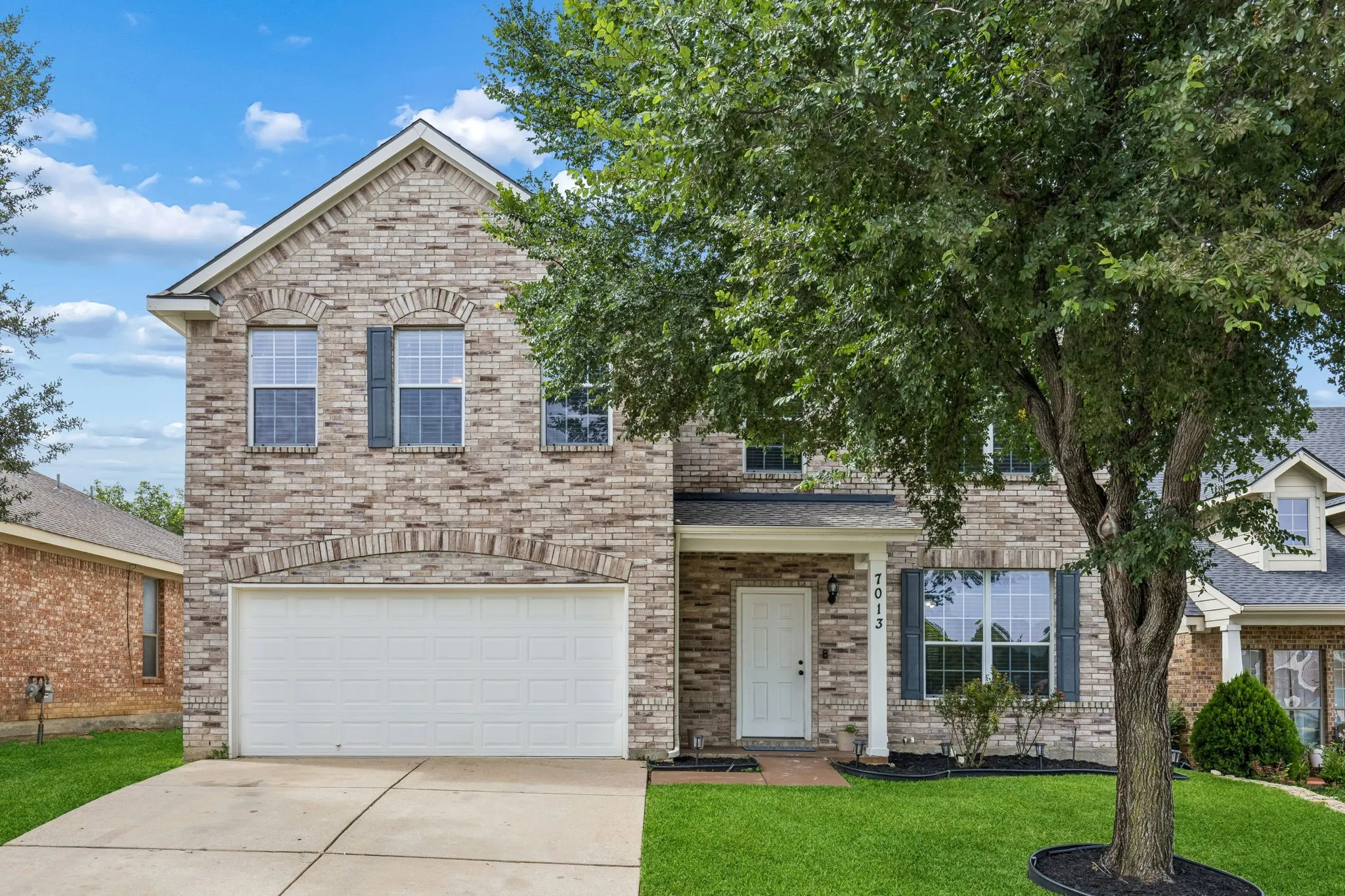 Single Family Residence For Sale in Tarrant County , 7013 Lindentree Lane, Fort Worth, Texas 76137, 3 Bedroom, 3 Bathroom, 2 Garage spaces, 2,208 Sqft, built in 2003, mls#21257972, Real Estate Agent in Fort Worth, Homes For Sale in Tarrant county, Homes For Sale in Fort Worth, Realtor in Fort Worth Texas, Real Estate Brokerage Independent Realty Texas, Luminita Cordes Realtor