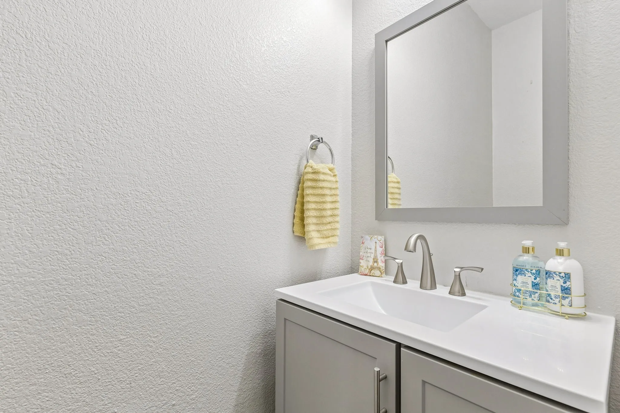 Single Family Residence For Sale in Tarrant County , 7013 Lindentree Lane, Fort Worth, Texas 76137, 3 Bedroom, 3 Bathroom, 2 Garage spaces, 2,208 Sqft, built in 2003, mls#21257972, Real Estate Agent in Fort Worth, Homes For Sale in Tarrant county, Homes For Sale in Fort Worth, Realtor in Fort Worth Texas, Real Estate Brokerage Independent Realty Texas, Luminita Cordes Realtor