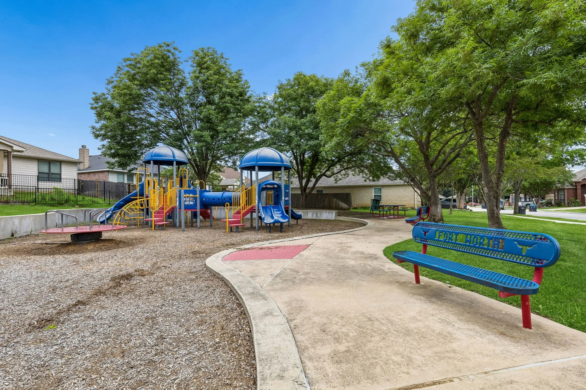 Single Family Residence For Sale in Tarrant County , 7013 Lindentree Lane, Fort Worth, Texas 76137, 3 Bedroom, 3 Bathroom, 2 Garage spaces, 2,208 Sqft, built in 2003, mls#21257972, Real Estate Agent in Fort Worth, Homes For Sale in Tarrant county, Homes For Sale in Fort Worth, Realtor in Fort Worth Texas, Real Estate Brokerage Independent Realty Texas, Luminita Cordes Realtor