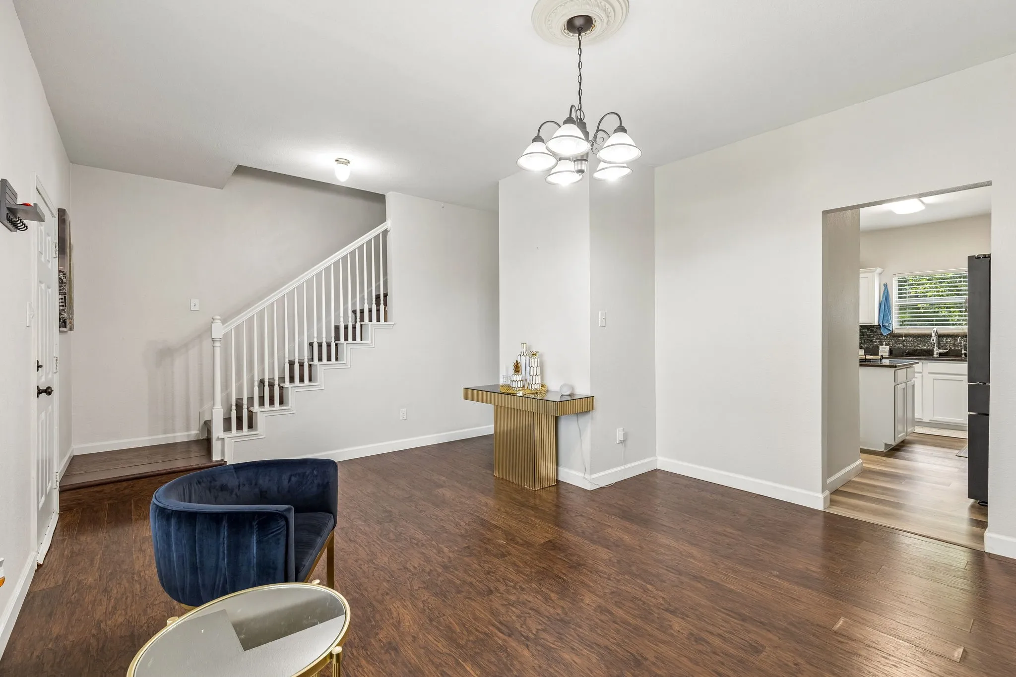 Single Family Residence For Sale in Tarrant County , 7013 Lindentree Lane, Fort Worth, Texas 76137, 3 Bedroom, 3 Bathroom, 2 Garage spaces, 2,208 Sqft, built in 2003, mls#21257972, Real Estate Agent in Fort Worth, Homes For Sale in Tarrant county, Homes For Sale in Fort Worth, Realtor in Fort Worth Texas, Real Estate Brokerage Independent Realty Texas, Luminita Cordes Realtor