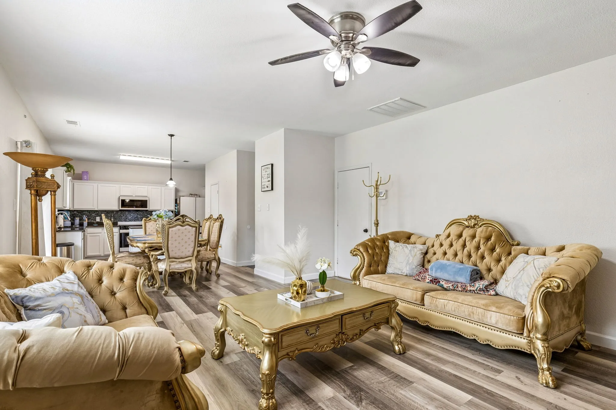 Single Family Residence For Sale in Tarrant County , 7013 Lindentree Lane, Fort Worth, Texas 76137, 3 Bedroom, 3 Bathroom, 2 Garage spaces, 2,208 Sqft, built in 2003, mls#21257972, Real Estate Agent in Fort Worth, Homes For Sale in Tarrant county, Homes For Sale in Fort Worth, Realtor in Fort Worth Texas, Real Estate Brokerage Independent Realty Texas, Luminita Cordes Realtor