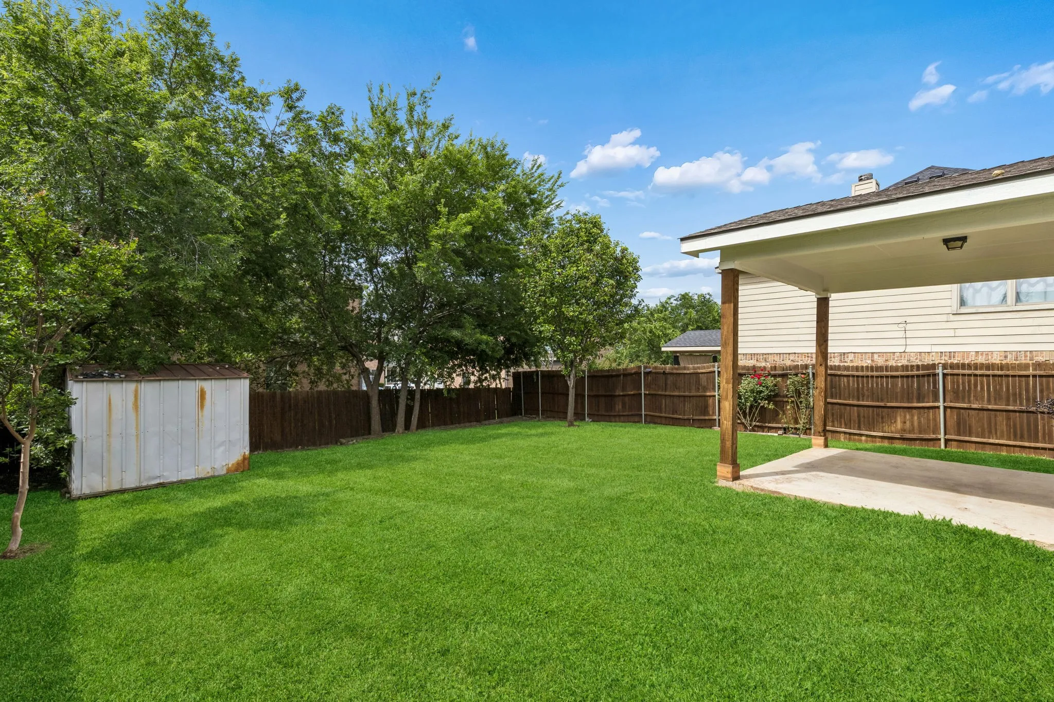 Single Family Residence For Sale in Tarrant County , 7013 Lindentree Lane, Fort Worth, Texas 76137, 3 Bedroom, 3 Bathroom, 2 Garage spaces, 2,208 Sqft, built in 2003, mls#21257972, Real Estate Agent in Fort Worth, Homes For Sale in Tarrant county, Homes For Sale in Fort Worth, Realtor in Fort Worth Texas, Real Estate Brokerage Independent Realty Texas, Luminita Cordes Realtor