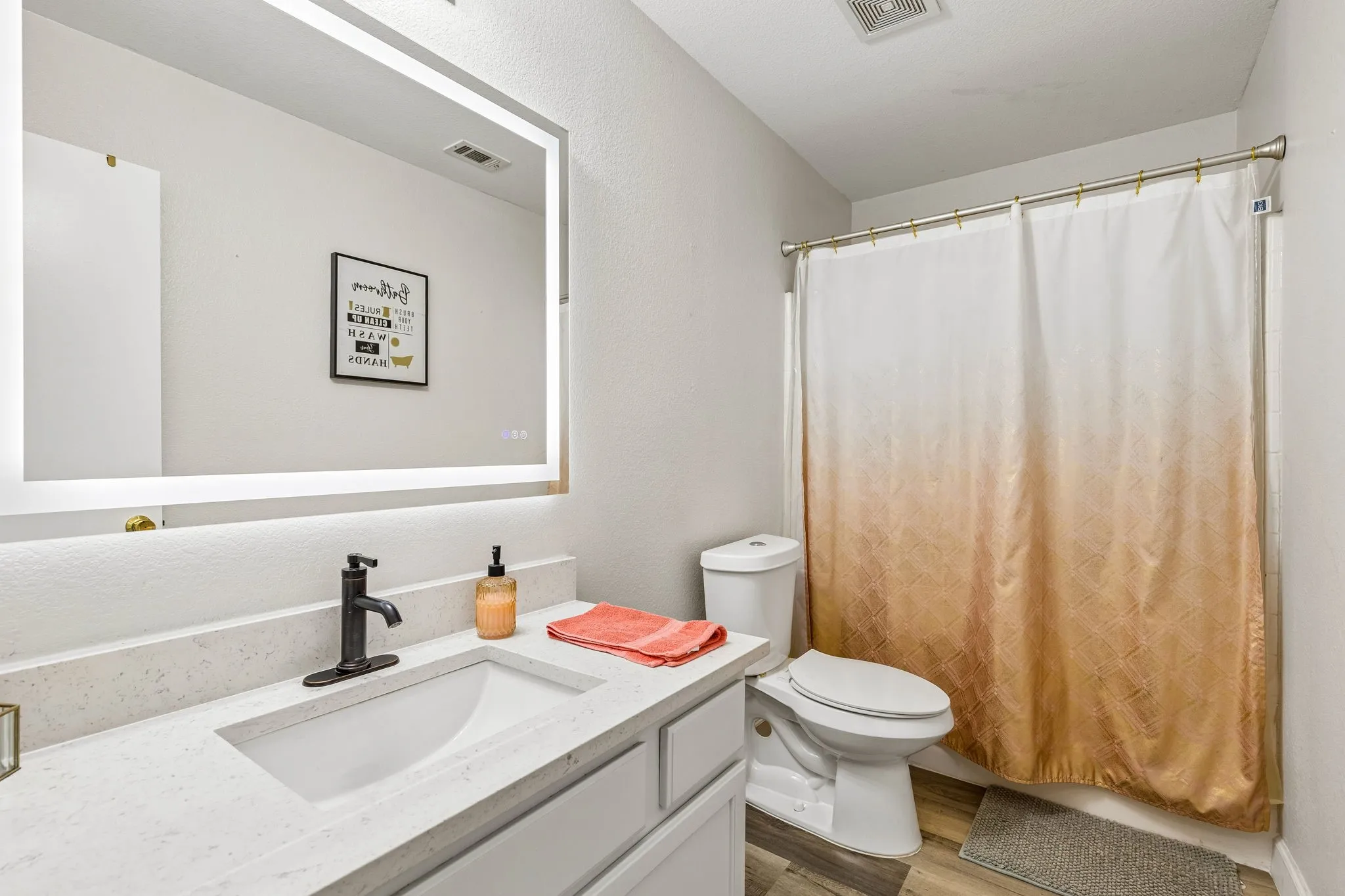 Single Family Residence For Sale in Tarrant County , 7013 Lindentree Lane, Fort Worth, Texas 76137, 3 Bedroom, 3 Bathroom, 2 Garage spaces, 2,208 Sqft, built in 2003, mls#21257972, Real Estate Agent in Fort Worth, Homes For Sale in Tarrant county, Homes For Sale in Fort Worth, Realtor in Fort Worth Texas, Real Estate Brokerage Independent Realty Texas, Luminita Cordes Realtor