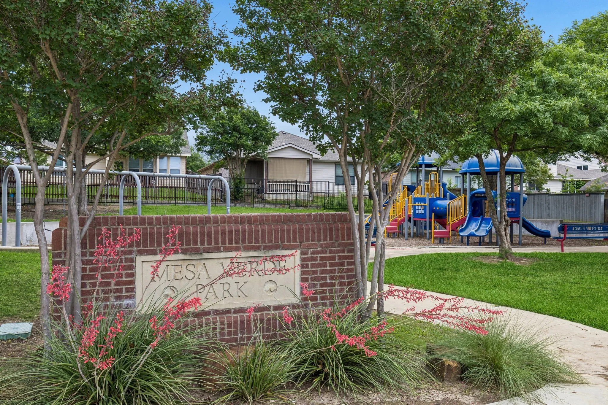 Single Family Residence For Sale in Tarrant County , 7013 Lindentree Lane, Fort Worth, Texas 76137, 3 Bedroom, 3 Bathroom, 2 Garage spaces, 2,208 Sqft, built in 2003, mls#21257972, Real Estate Agent in Fort Worth, Homes For Sale in Tarrant county, Homes For Sale in Fort Worth, Realtor in Fort Worth Texas, Real Estate Brokerage Independent Realty Texas, Luminita Cordes Realtor