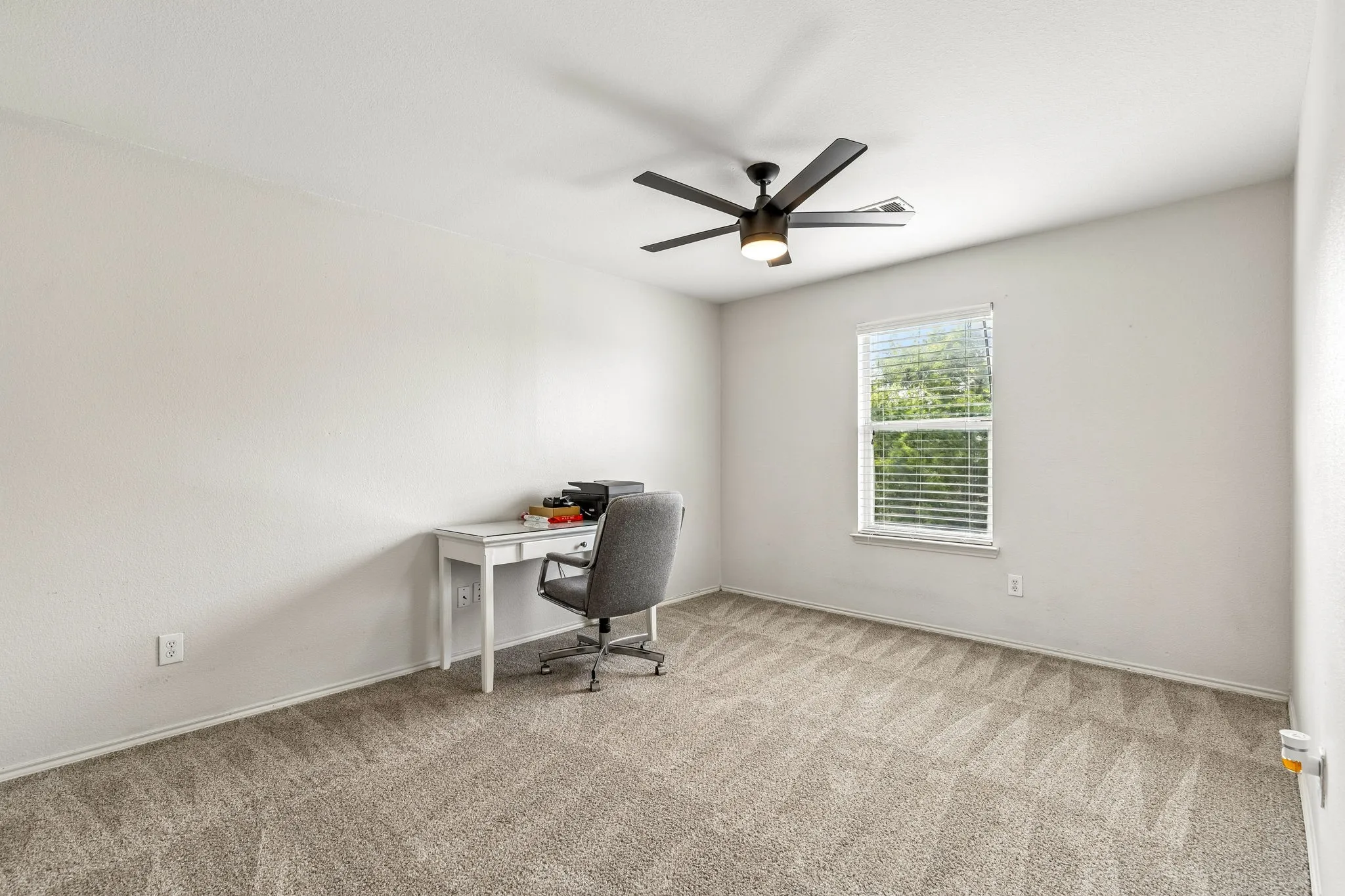 Single Family Residence For Sale in Tarrant County , 7013 Lindentree Lane, Fort Worth, Texas 76137, 3 Bedroom, 3 Bathroom, 2 Garage spaces, 2,208 Sqft, built in 2003, mls#21257972, Real Estate Agent in Fort Worth, Homes For Sale in Tarrant county, Homes For Sale in Fort Worth, Realtor in Fort Worth Texas, Real Estate Brokerage Independent Realty Texas, Luminita Cordes Realtor