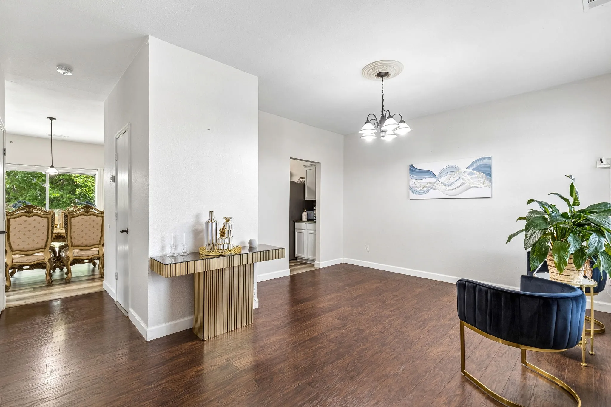 Single Family Residence For Sale in Tarrant County , 7013 Lindentree Lane, Fort Worth, Texas 76137, 3 Bedroom, 3 Bathroom, 2 Garage spaces, 2,208 Sqft, built in 2003, mls#21257972, Real Estate Agent in Fort Worth, Homes For Sale in Tarrant county, Homes For Sale in Fort Worth, Realtor in Fort Worth Texas, Real Estate Brokerage Independent Realty Texas, Luminita Cordes Realtor