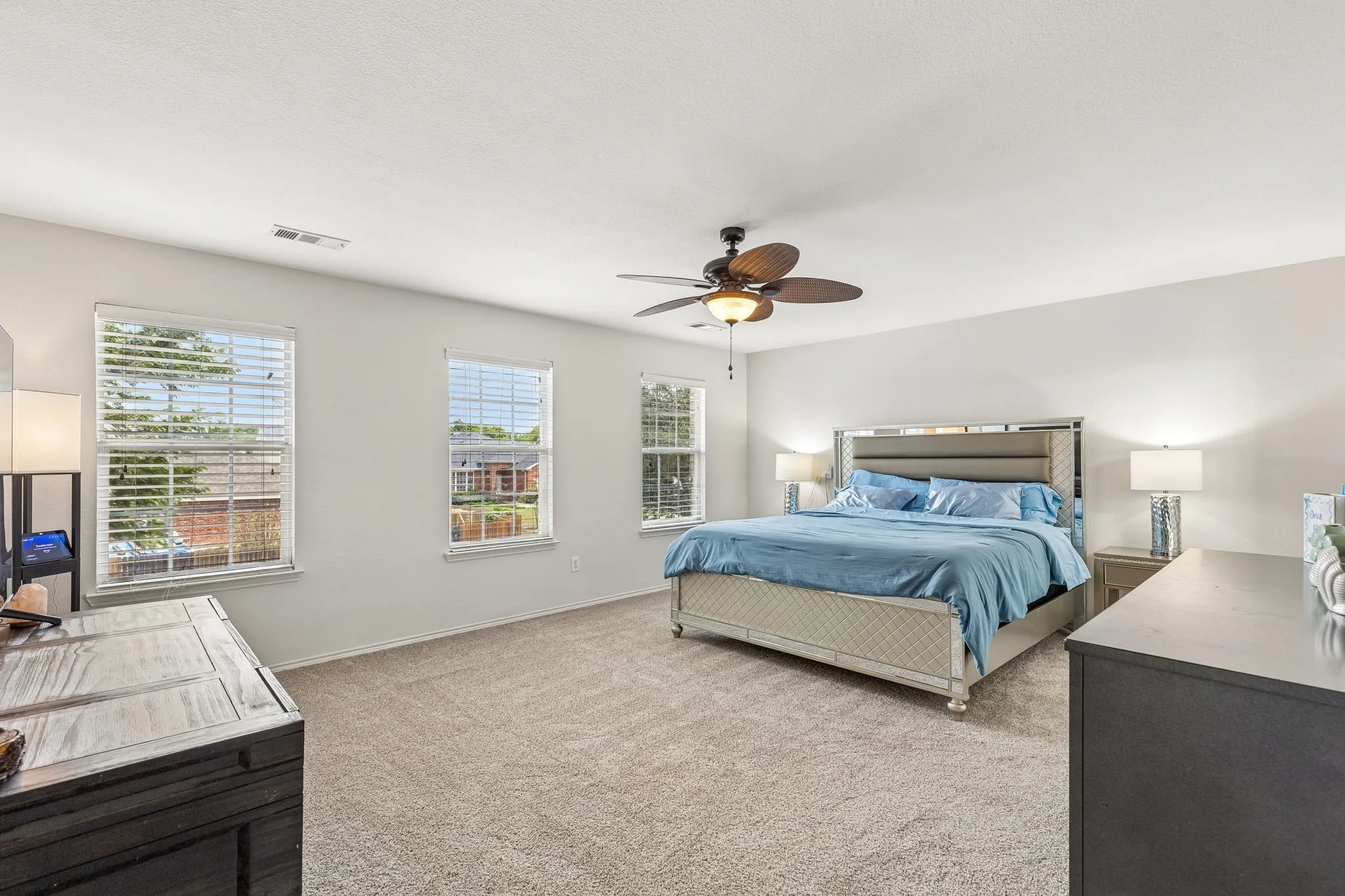 Single Family Residence For Sale in Tarrant County , 7013 Lindentree Lane, Fort Worth, Texas 76137, 3 Bedroom, 3 Bathroom, 2 Garage spaces, 2,208 Sqft, built in 2003, mls#21257972, Real Estate Agent in Fort Worth, Homes For Sale in Tarrant county, Homes For Sale in Fort Worth, Realtor in Fort Worth Texas, Real Estate Brokerage Independent Realty Texas, Luminita Cordes Realtor