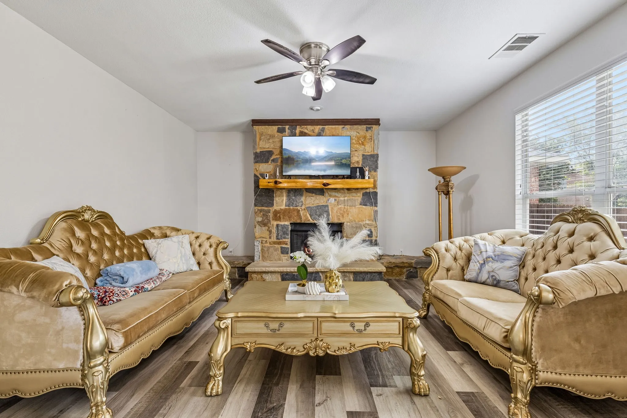 Single Family Residence For Sale in Tarrant County , 7013 Lindentree Lane, Fort Worth, Texas 76137, 3 Bedroom, 3 Bathroom, 2 Garage spaces, 2,208 Sqft, built in 2003, mls#21257972, Real Estate Agent in Fort Worth, Homes For Sale in Tarrant county, Homes For Sale in Fort Worth, Realtor in Fort Worth Texas, Real Estate Brokerage Independent Realty Texas, Luminita Cordes Realtor