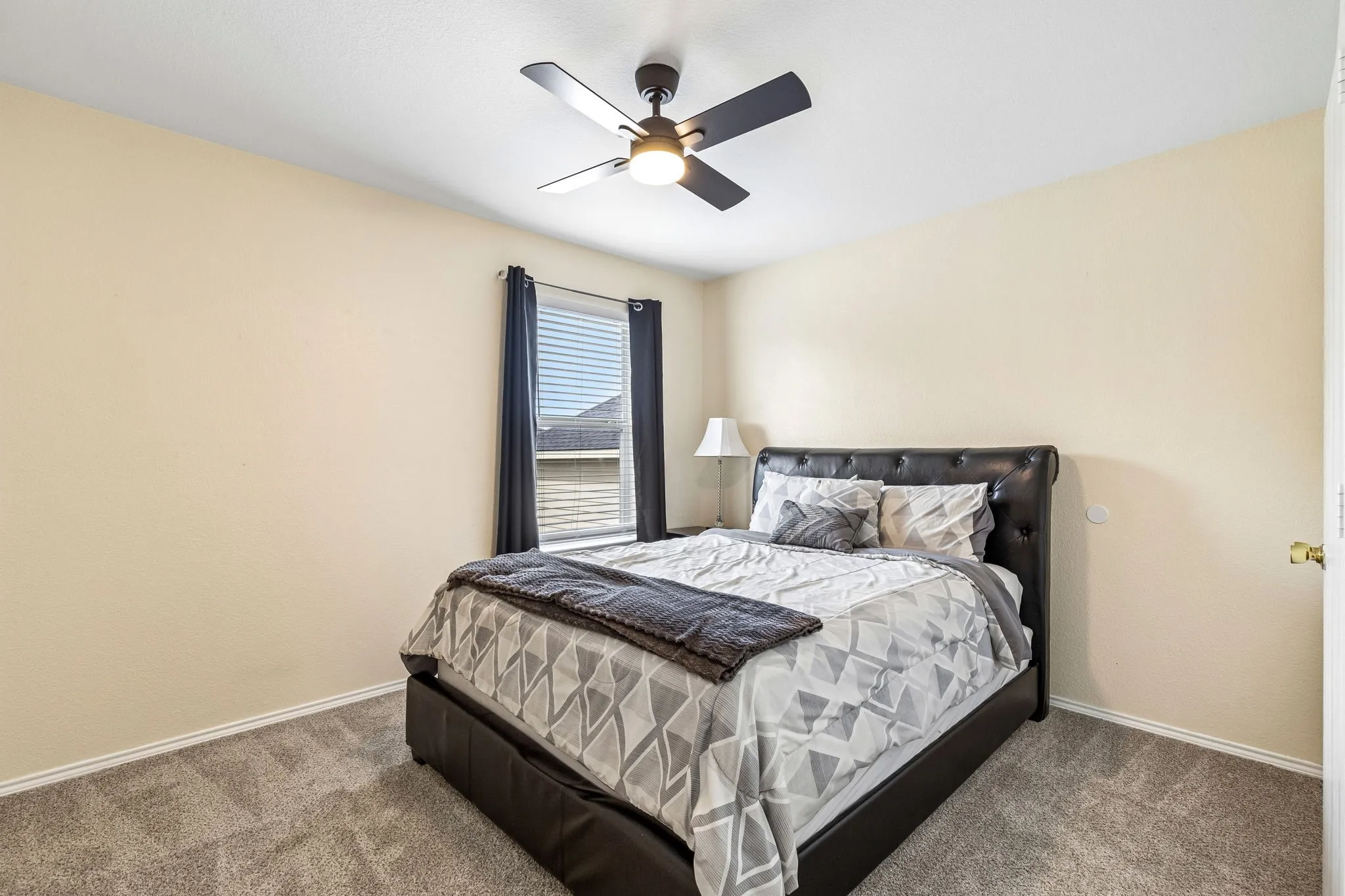 Single Family Residence For Sale in Tarrant County , 7013 Lindentree Lane, Fort Worth, Texas 76137, 3 Bedroom, 3 Bathroom, 2 Garage spaces, 2,208 Sqft, built in 2003, mls#21257972, Real Estate Agent in Fort Worth, Homes For Sale in Tarrant county, Homes For Sale in Fort Worth, Realtor in Fort Worth Texas, Real Estate Brokerage Independent Realty Texas, Luminita Cordes Realtor