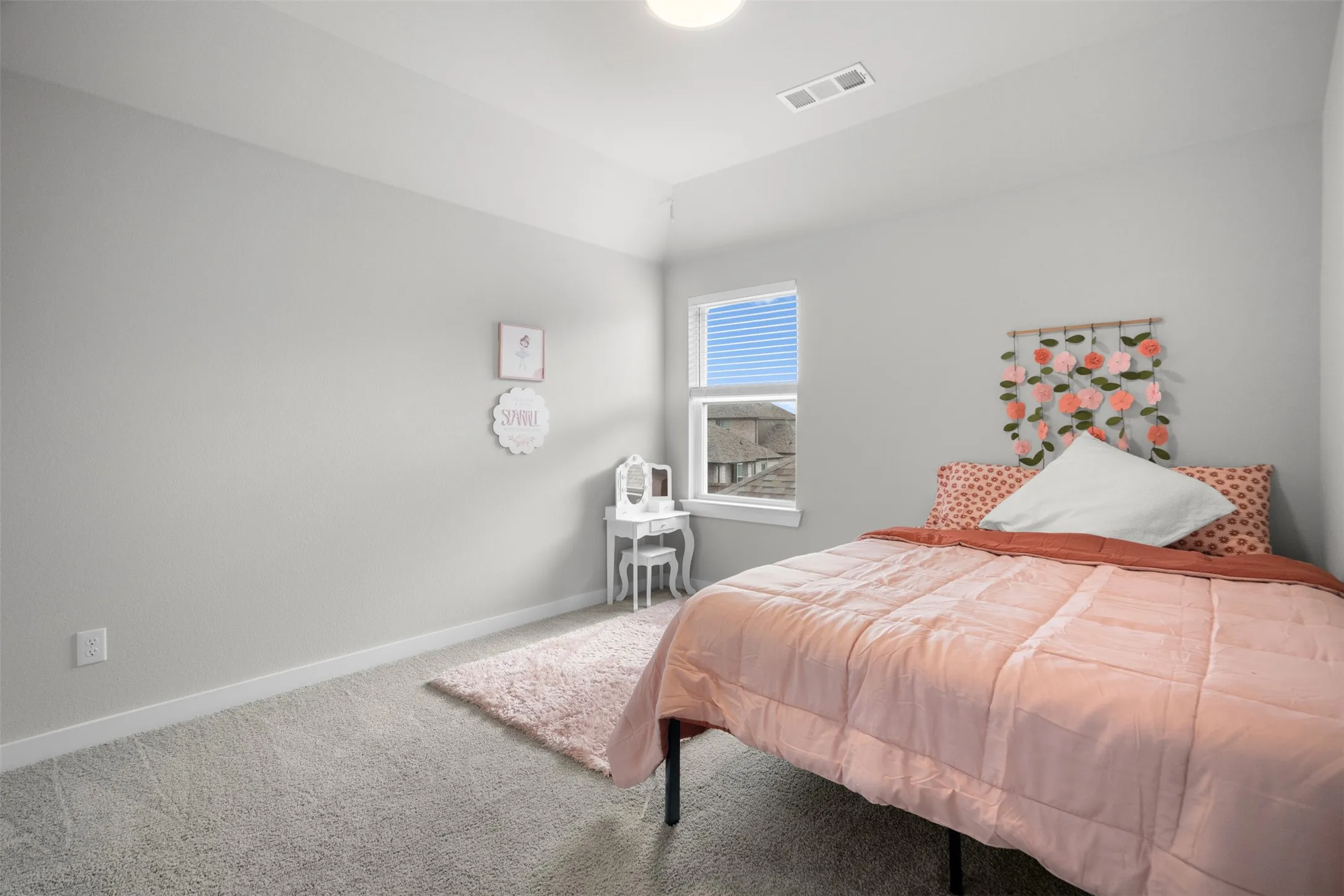 Single Family Residence For Sale in Grayson County , 1742 Horseshoe Lane, Van Alstyne, Texas 75495, 3 Bedroom, 3 Bathroom, 2 Garage spaces, 2,371 Sqft, built in 2021, mls#21276270, Real Estate Agent in Van Alstyne, Homes For Sale in Grayson county, Homes For Sale in Van Alstyne, Realtor in Van Alstyne Texas, Real Estate Brokerage Independent Realty Texas, Luminita Cordes Realtor