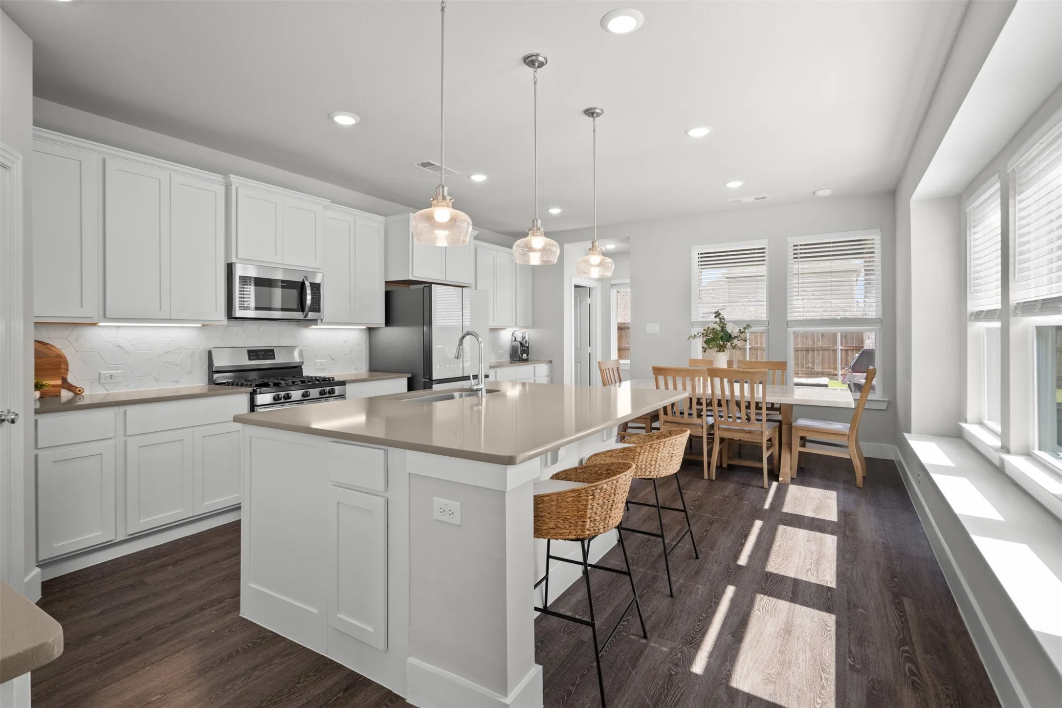 Single Family Residence For Sale in Grayson County , 1742 Horseshoe Lane, Van Alstyne, Texas 75495, 3 Bedroom, 3 Bathroom, 2 Garage spaces, 2,371 Sqft, built in 2021, mls#21276270, Real Estate Agent in Van Alstyne, Homes For Sale in Grayson county, Homes For Sale in Van Alstyne, Realtor in Van Alstyne Texas, Real Estate Brokerage Independent Realty Texas, Luminita Cordes Realtor