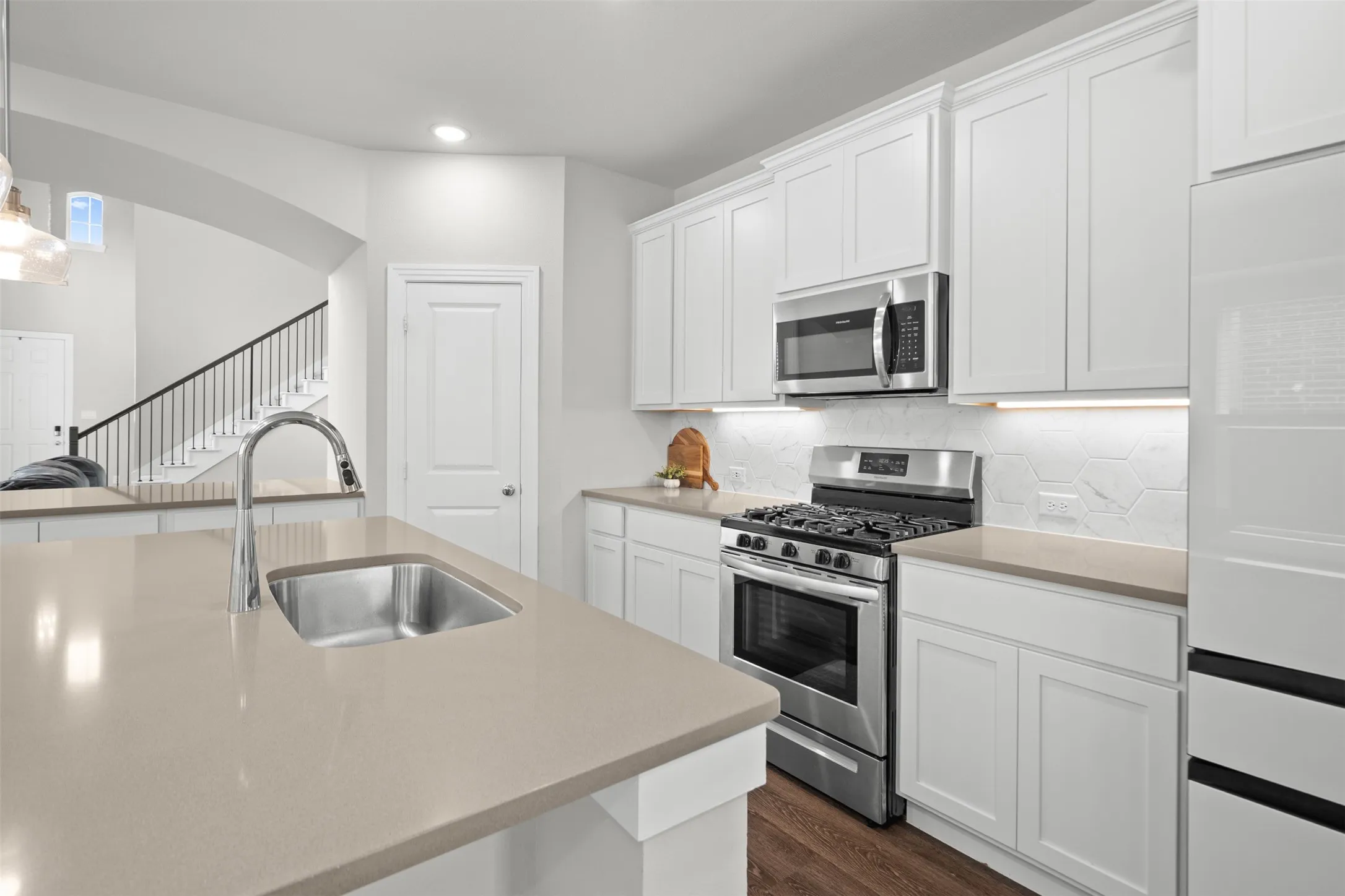 Single Family Residence For Sale in Grayson County , 1742 Horseshoe Lane, Van Alstyne, Texas 75495, 3 Bedroom, 3 Bathroom, 2 Garage spaces, 2,371 Sqft, built in 2021, mls#21276270, Real Estate Agent in Van Alstyne, Homes For Sale in Grayson county, Homes For Sale in Van Alstyne, Realtor in Van Alstyne Texas, Real Estate Brokerage Independent Realty Texas, Luminita Cordes Realtor