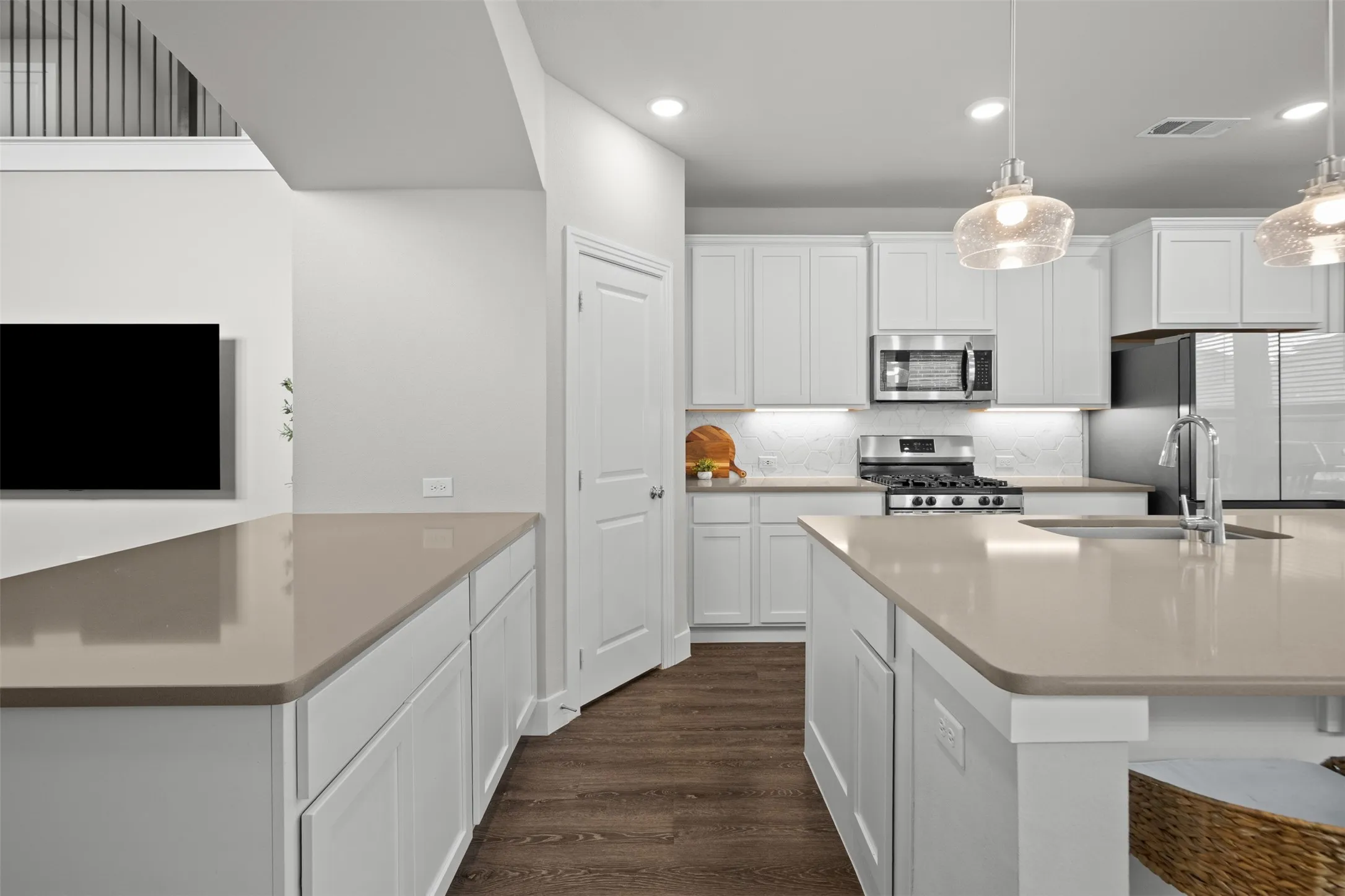 Single Family Residence For Sale in Grayson County , 1742 Horseshoe Lane, Van Alstyne, Texas 75495, 3 Bedroom, 3 Bathroom, 2 Garage spaces, 2,371 Sqft, built in 2021, mls#21276270, Real Estate Agent in Van Alstyne, Homes For Sale in Grayson county, Homes For Sale in Van Alstyne, Realtor in Van Alstyne Texas, Real Estate Brokerage Independent Realty Texas, Luminita Cordes Realtor