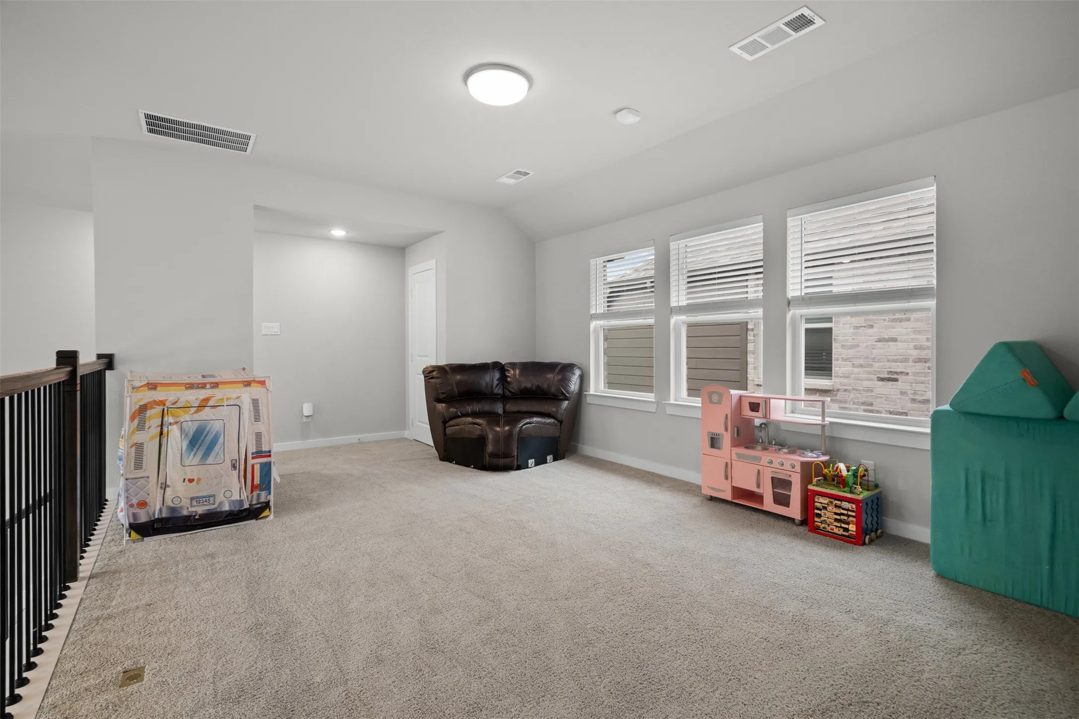 Single Family Residence For Sale in Grayson County , 1742 Horseshoe Lane, Van Alstyne, Texas 75495, 3 Bedroom, 3 Bathroom, 2 Garage spaces, 2,371 Sqft, built in 2021, mls#21276270, Real Estate Agent in Van Alstyne, Homes For Sale in Grayson county, Homes For Sale in Van Alstyne, Realtor in Van Alstyne Texas, Real Estate Brokerage Independent Realty Texas, Luminita Cordes Realtor