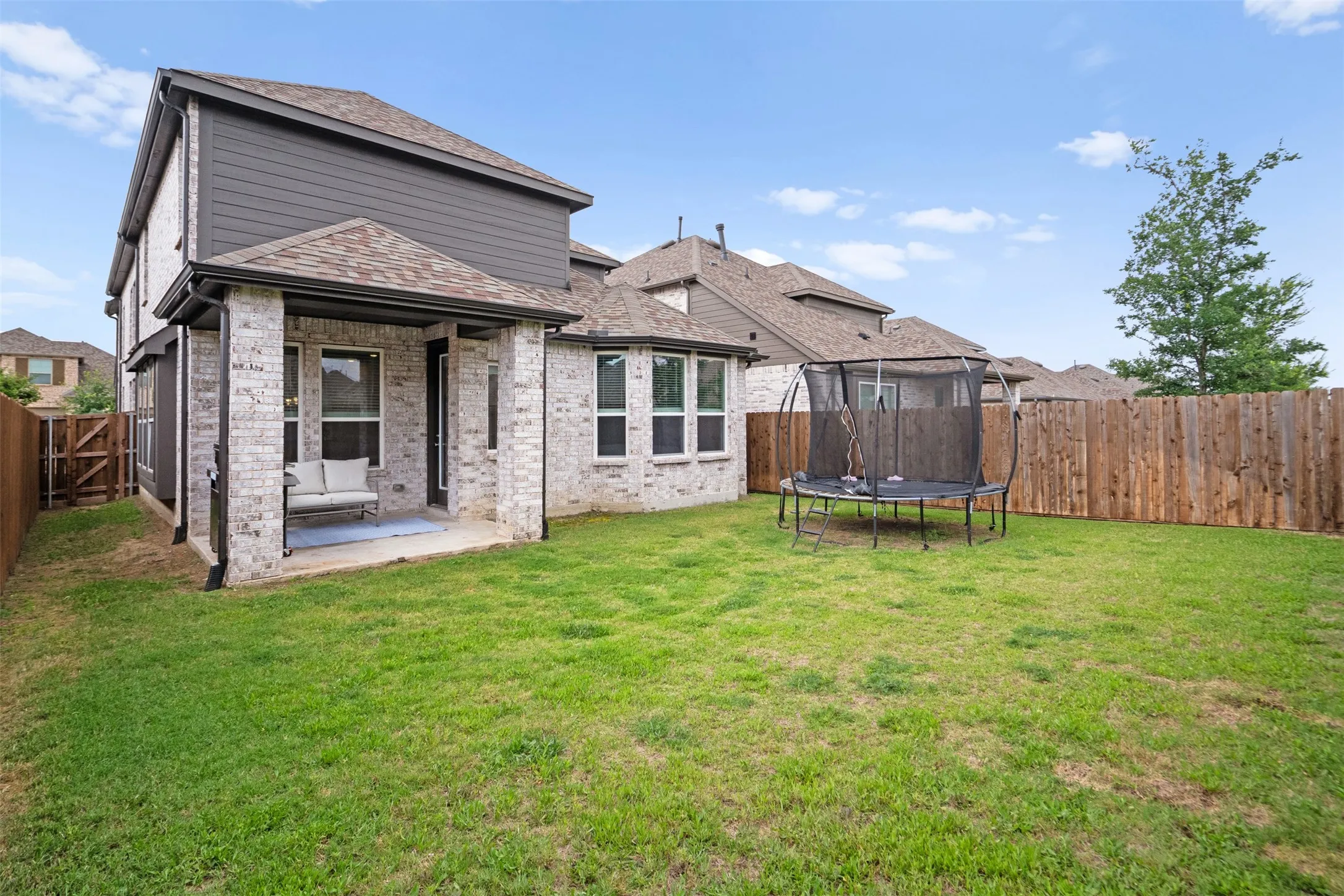 Single Family Residence For Sale in Grayson County , 1742 Horseshoe Lane, Van Alstyne, Texas 75495, 3 Bedroom, 3 Bathroom, 2 Garage spaces, 2,371 Sqft, built in 2021, mls#21276270, Real Estate Agent in Van Alstyne, Homes For Sale in Grayson county, Homes For Sale in Van Alstyne, Realtor in Van Alstyne Texas, Real Estate Brokerage Independent Realty Texas, Luminita Cordes Realtor