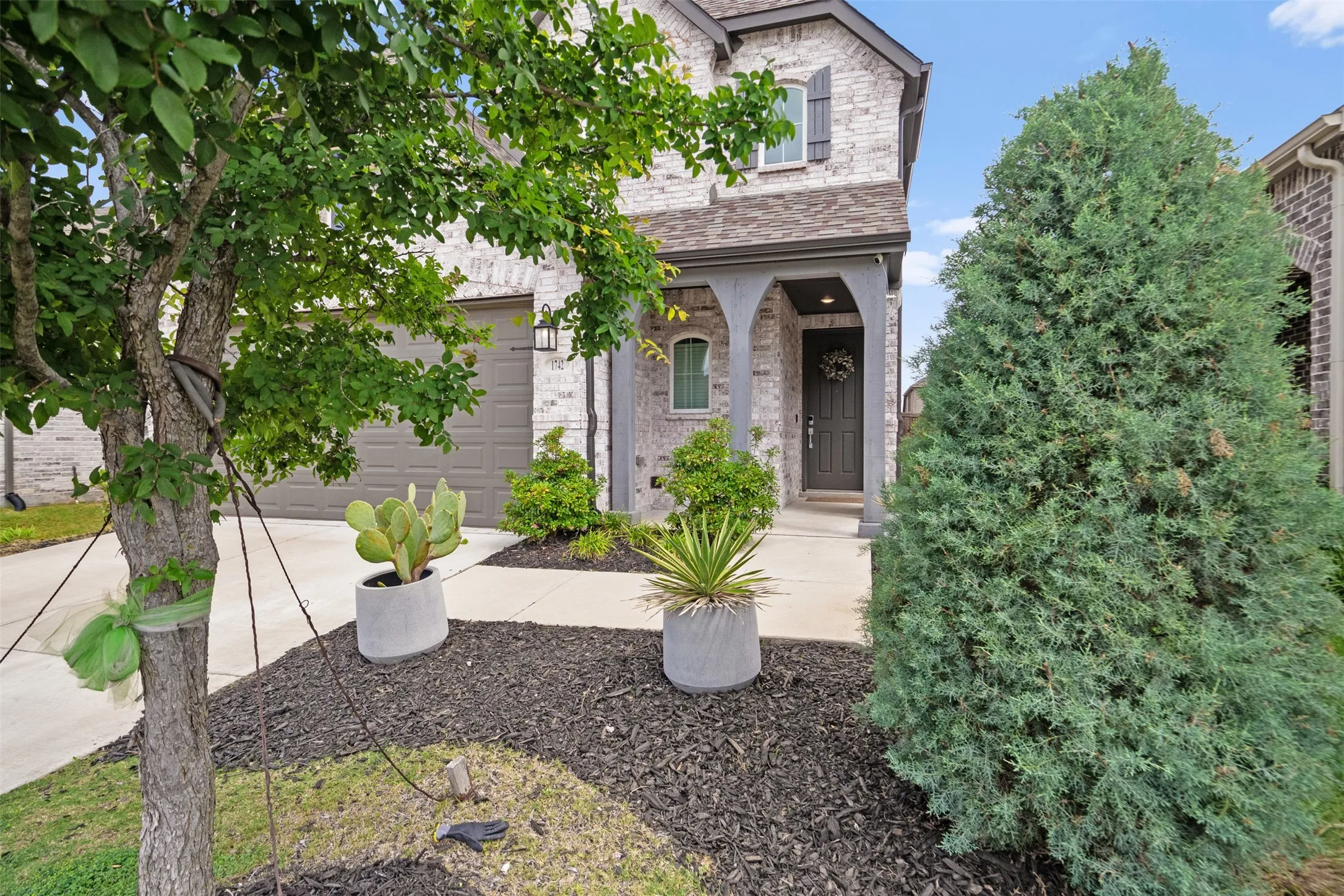 Single Family Residence For Sale in Grayson County , 1742 Horseshoe Lane, Van Alstyne, Texas 75495, 3 Bedroom, 3 Bathroom, 2 Garage spaces, 2,371 Sqft, built in 2021, mls#21276270, Real Estate Agent in Van Alstyne, Homes For Sale in Grayson county, Homes For Sale in Van Alstyne, Realtor in Van Alstyne Texas, Real Estate Brokerage Independent Realty Texas, Luminita Cordes Realtor