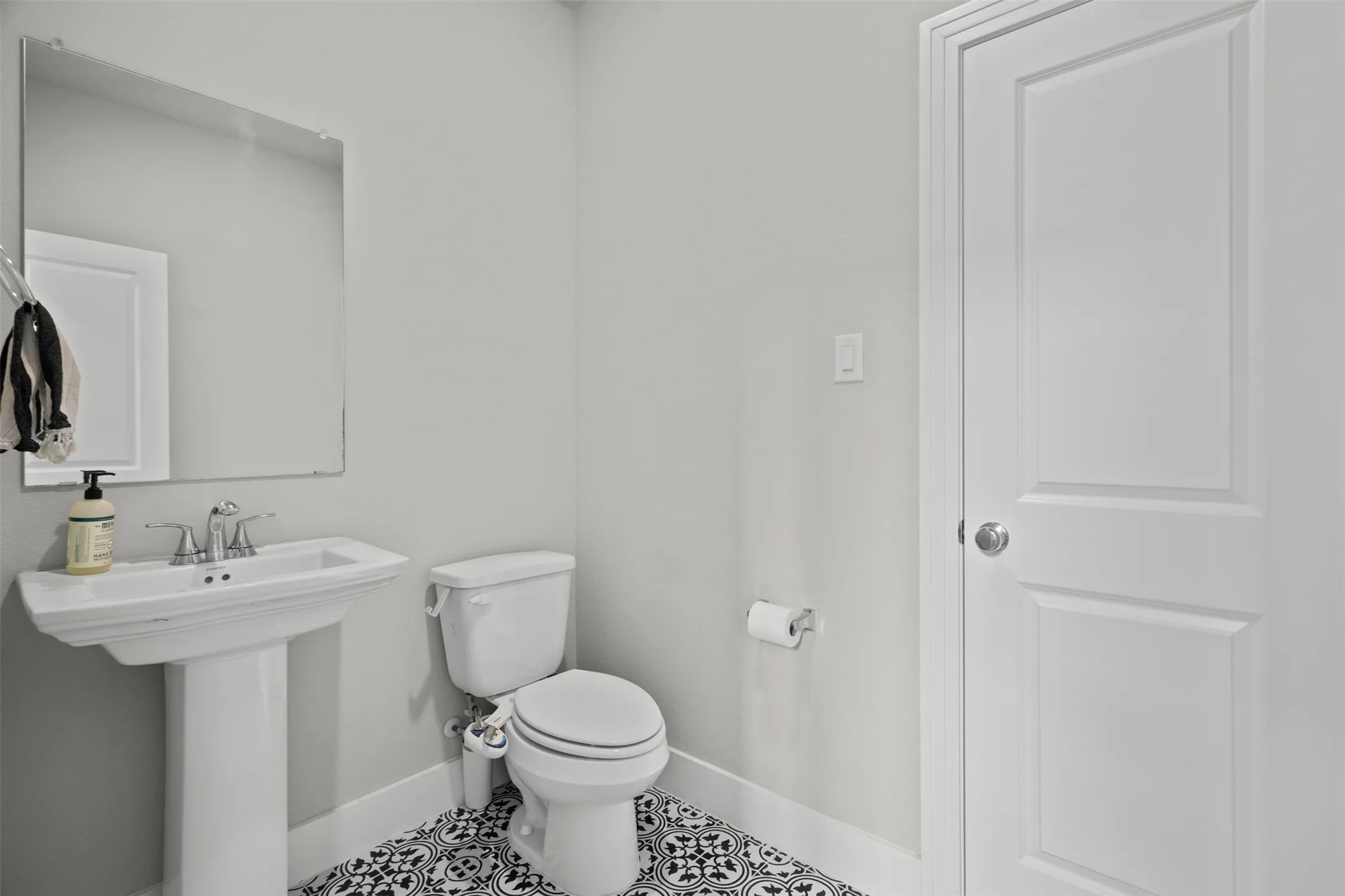 Single Family Residence For Sale in Grayson County , 1742 Horseshoe Lane, Van Alstyne, Texas 75495, 3 Bedroom, 3 Bathroom, 2 Garage spaces, 2,371 Sqft, built in 2021, mls#21276270, Real Estate Agent in Van Alstyne, Homes For Sale in Grayson county, Homes For Sale in Van Alstyne, Realtor in Van Alstyne Texas, Real Estate Brokerage Independent Realty Texas, Luminita Cordes Realtor