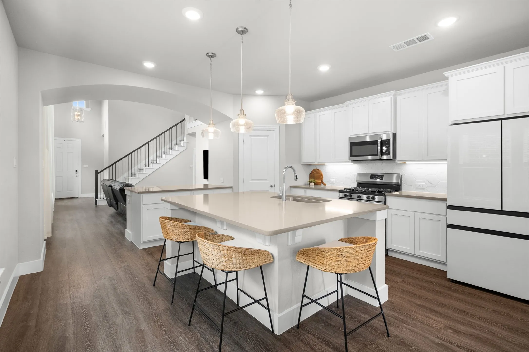Single Family Residence For Sale in Grayson County , 1742 Horseshoe Lane, Van Alstyne, Texas 75495, 3 Bedroom, 3 Bathroom, 2 Garage spaces, 2,371 Sqft, built in 2021, mls#21276270, Real Estate Agent in Van Alstyne, Homes For Sale in Grayson county, Homes For Sale in Van Alstyne, Realtor in Van Alstyne Texas, Real Estate Brokerage Independent Realty Texas, Luminita Cordes Realtor