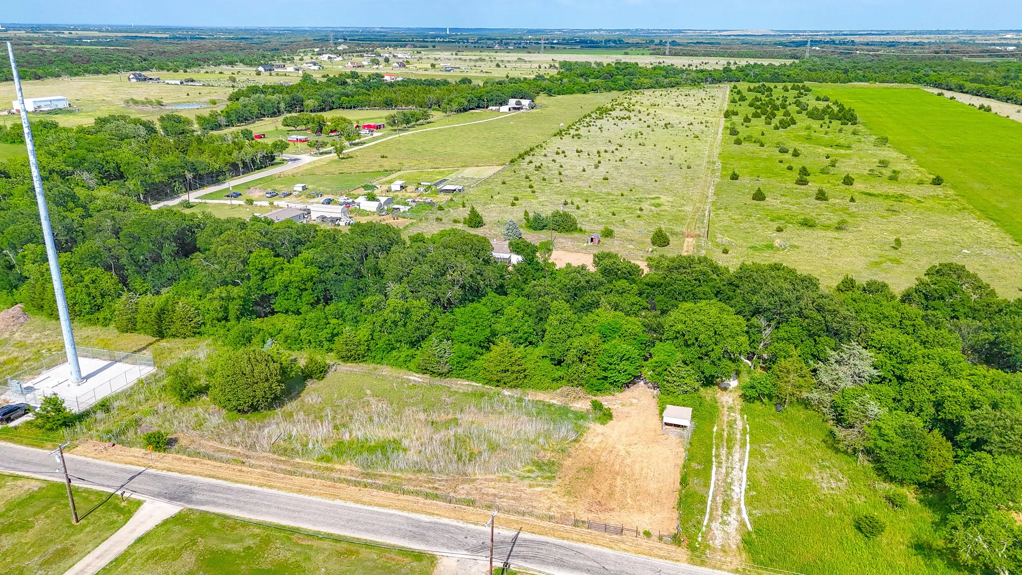 Mobile Home For Sale in Ellis County , 1612 Wilson Road, Waxahachie, Texas 75165, 3 Bedrooms, 2 Bathrooms, Garage spaces, 1,120 Sqft, built in 1997, Price $498,000, mls#21274267, Real Estate Agent in Waxahachie, Homes For Sale in Ellis county, Homes For Sale in Waxahachie, Realtor in Waxahachie Texas, Real Estate Brokerage Independent Realty Texas, Luminita Cordes Realtor