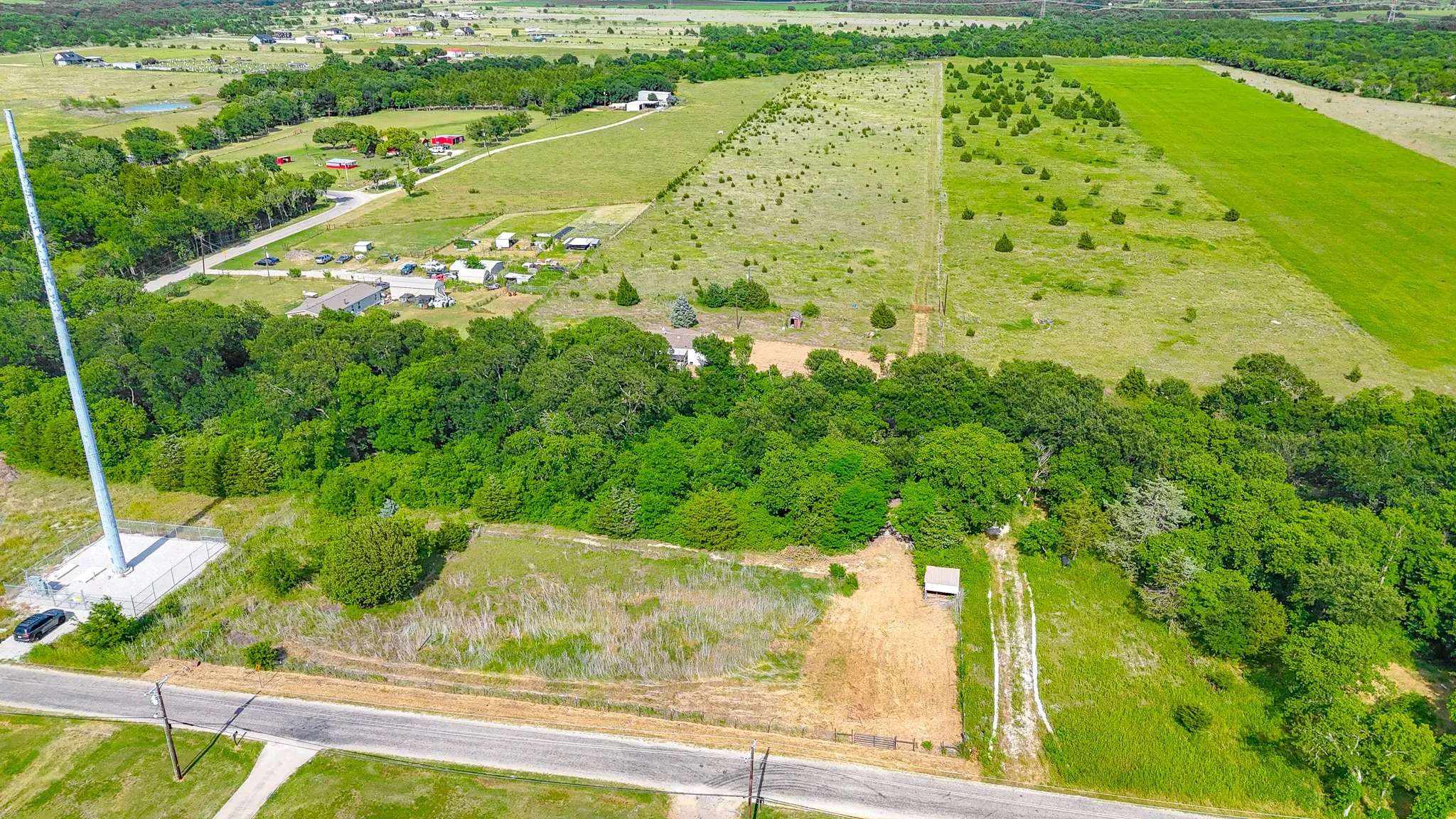 Mobile Home For Sale in Ellis County , 1612 Wilson Road, Waxahachie, Texas 75165, 3 Bedrooms, 2 Bathrooms, Garage spaces, 1,120 Sqft, built in 1997, Price $498,000, mls#21274267, Real Estate Agent in Waxahachie, Homes For Sale in Ellis county, Homes For Sale in Waxahachie, Realtor in Waxahachie Texas, Real Estate Brokerage Independent Realty Texas, Luminita Cordes Realtor