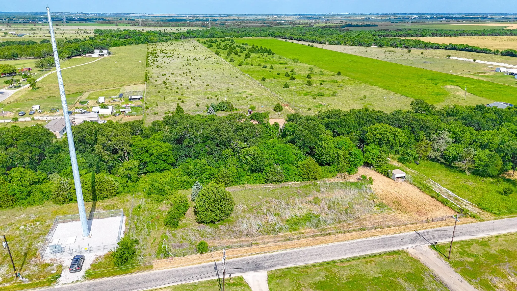 Mobile Home For Sale in Ellis County , 1612 Wilson Road, Waxahachie, Texas 75165, 3 Bedrooms, 2 Bathrooms, Garage spaces, 1,120 Sqft, built in 1997, Price $498,000, mls#21274267, Real Estate Agent in Waxahachie, Homes For Sale in Ellis county, Homes For Sale in Waxahachie, Realtor in Waxahachie Texas, Real Estate Brokerage Independent Realty Texas, Luminita Cordes Realtor
