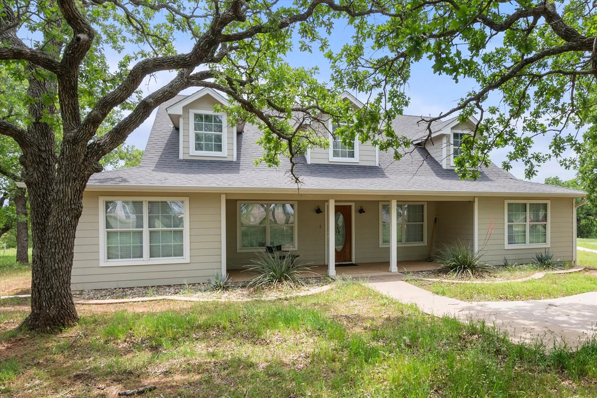 Farm For Sale in Young County , 1134 US Highway 380 E, Graham, Texas 76450, 3 Bedroom, 3 Bathroom, 2 Garage spaces, 2,548 Sqft, built in 2005, mls#21273013, Real Estate Agent in Graham, Homes For Sale in Young county, Homes For Sale in Graham, Realtor in Graham Texas, Real Estate Brokerage Independent Realty Texas, Luminita Cordes Realtor