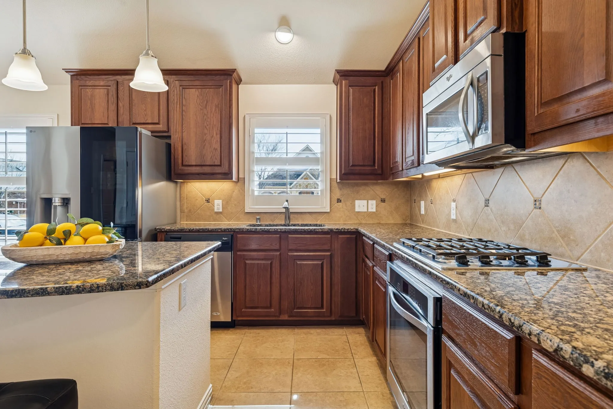 Single Family Residence For Sale in Denton County , 1517 Martin Creek Drive, Little Elm, Texas 75068, 3 Bedroom, 3 Bathroom, 2 Garage spaces, 2,470 Sqft, built in 2013, mls#21276319, Real Estate Agent in Little Elm, Homes For Sale in Denton county, Homes For Sale in Little Elm, Realtor in Little Elm Texas, Real Estate Brokerage Independent Realty Texas, Luminita Cordes Realtor