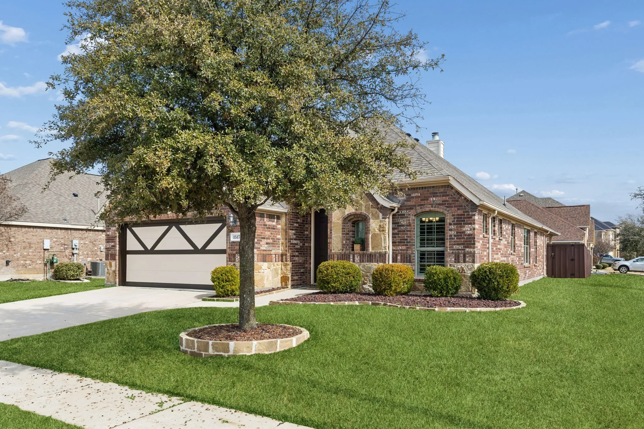Single Family Residence For Sale in Denton County , 1517 Martin Creek Drive, Little Elm, Texas 75068, 3 Bedroom, 3 Bathroom, 2 Garage spaces, 2,470 Sqft, built in 2013, mls#21276319, Real Estate Agent in Little Elm, Homes For Sale in Denton county, Homes For Sale in Little Elm, Realtor in Little Elm Texas, Real Estate Brokerage Independent Realty Texas, Luminita Cordes Realtor