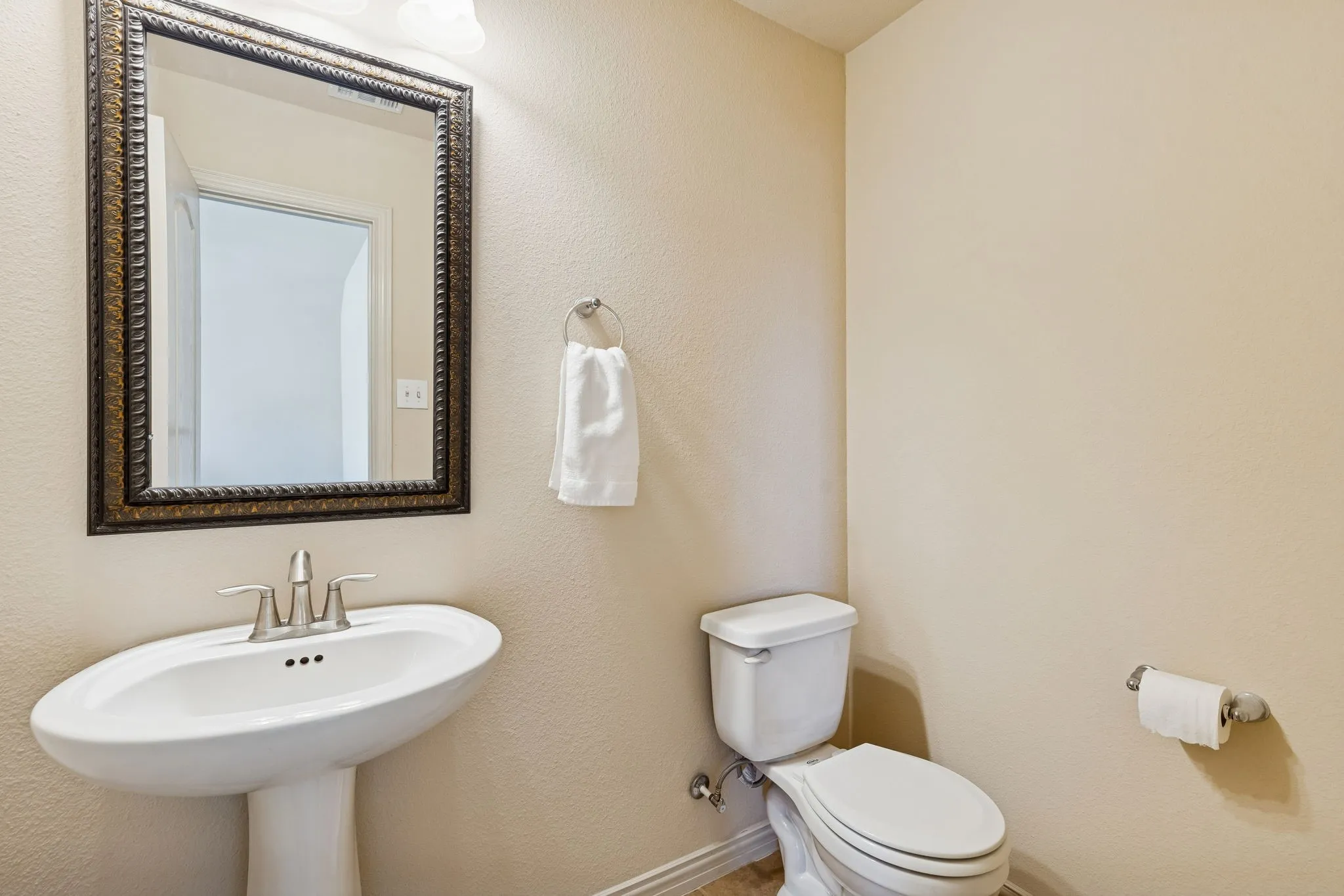 Single Family Residence For Sale in Denton County , 1517 Martin Creek Drive, Little Elm, Texas 75068, 3 Bedroom, 3 Bathroom, 2 Garage spaces, 2,470 Sqft, built in 2013, mls#21276319, Real Estate Agent in Little Elm, Homes For Sale in Denton county, Homes For Sale in Little Elm, Realtor in Little Elm Texas, Real Estate Brokerage Independent Realty Texas, Luminita Cordes Realtor