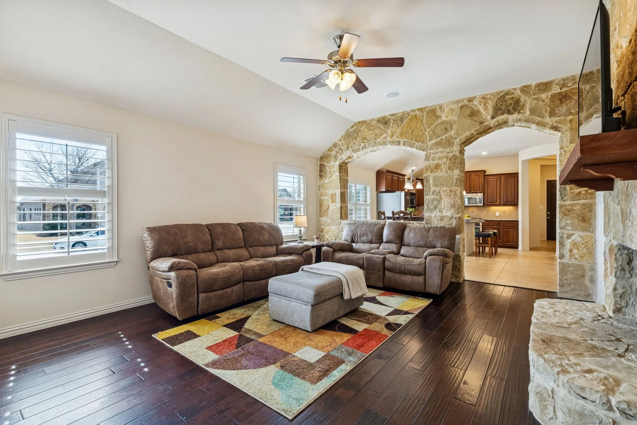 Single Family Residence For Sale in Denton County , 1517 Martin Creek Drive, Little Elm, Texas 75068, 3 Bedroom, 3 Bathroom, 2 Garage spaces, 2,470 Sqft, built in 2013, mls#21276319, Real Estate Agent in Little Elm, Homes For Sale in Denton county, Homes For Sale in Little Elm, Realtor in Little Elm Texas, Real Estate Brokerage Independent Realty Texas, Luminita Cordes Realtor