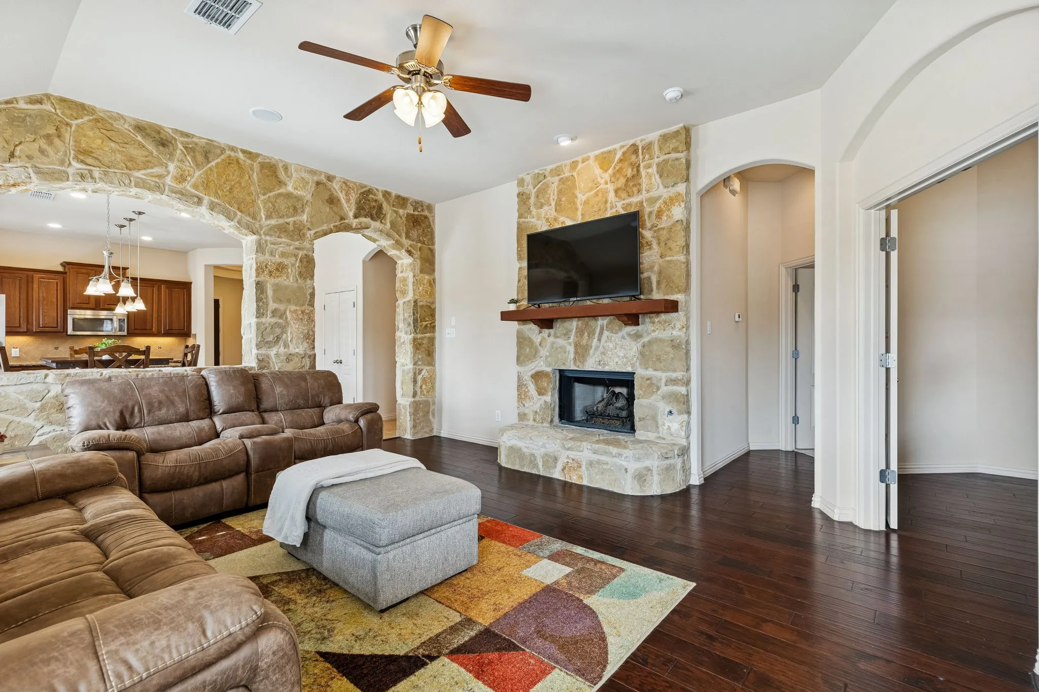 Single Family Residence For Sale in Denton County , 1517 Martin Creek Drive, Little Elm, Texas 75068, 3 Bedroom, 3 Bathroom, 2 Garage spaces, 2,470 Sqft, built in 2013, mls#21276319, Real Estate Agent in Little Elm, Homes For Sale in Denton county, Homes For Sale in Little Elm, Realtor in Little Elm Texas, Real Estate Brokerage Independent Realty Texas, Luminita Cordes Realtor