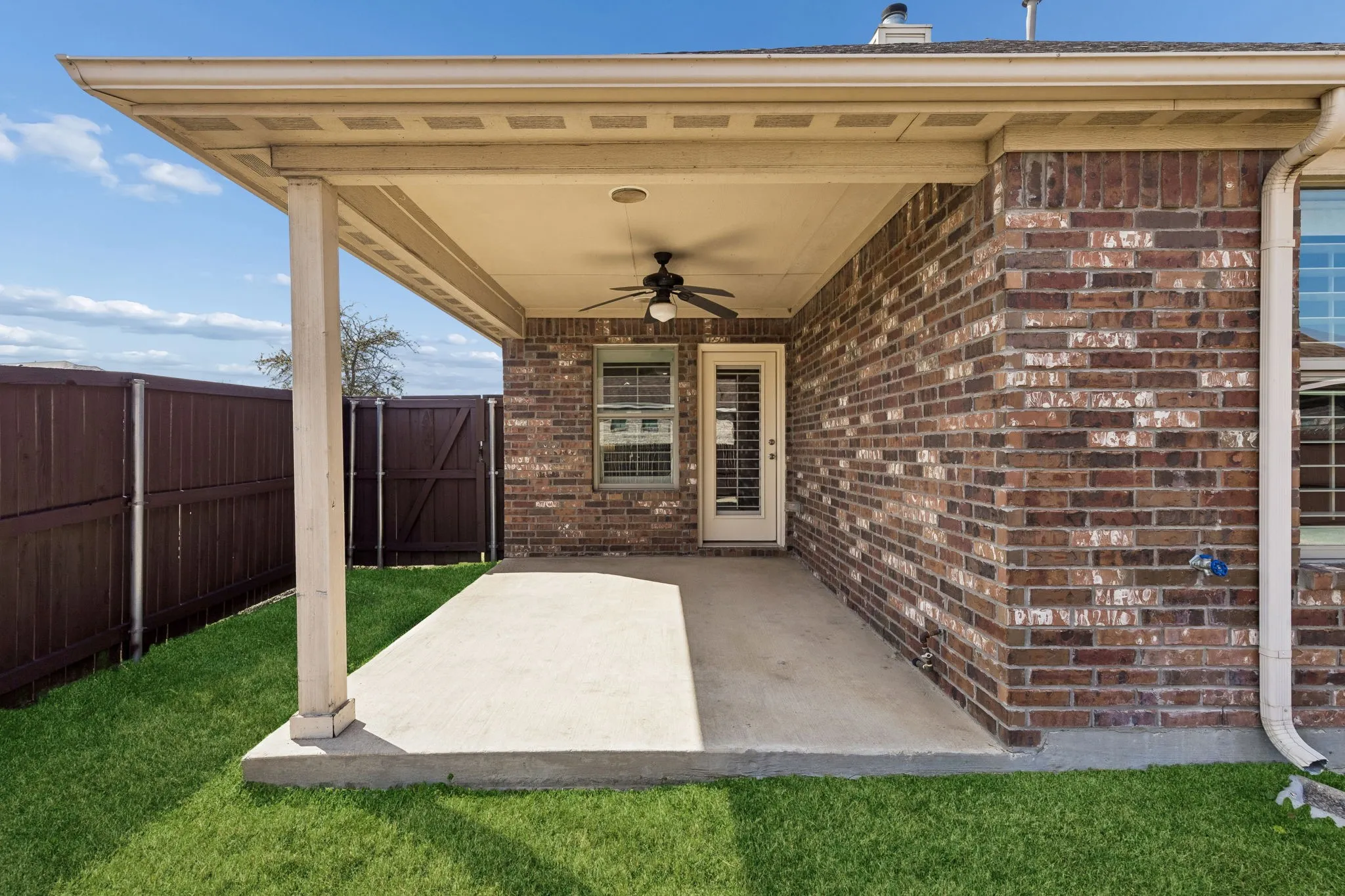 Single Family Residence For Sale in Denton County , 1517 Martin Creek Drive, Little Elm, Texas 75068, 3 Bedroom, 3 Bathroom, 2 Garage spaces, 2,470 Sqft, built in 2013, mls#21276319, Real Estate Agent in Little Elm, Homes For Sale in Denton county, Homes For Sale in Little Elm, Realtor in Little Elm Texas, Real Estate Brokerage Independent Realty Texas, Luminita Cordes Realtor
