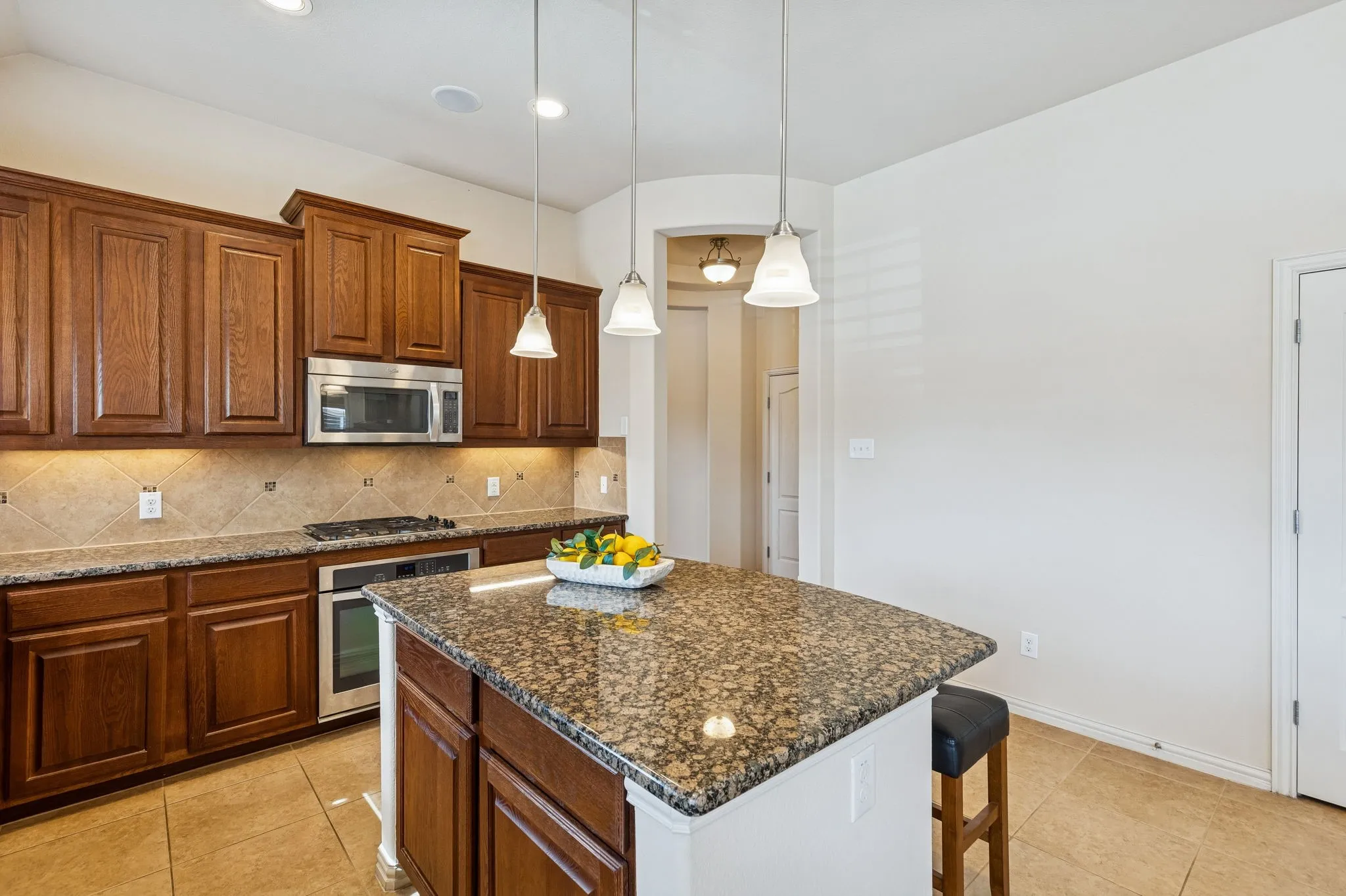 Single Family Residence For Sale in Denton County , 1517 Martin Creek Drive, Little Elm, Texas 75068, 3 Bedroom, 3 Bathroom, 2 Garage spaces, 2,470 Sqft, built in 2013, mls#21276319, Real Estate Agent in Little Elm, Homes For Sale in Denton county, Homes For Sale in Little Elm, Realtor in Little Elm Texas, Real Estate Brokerage Independent Realty Texas, Luminita Cordes Realtor