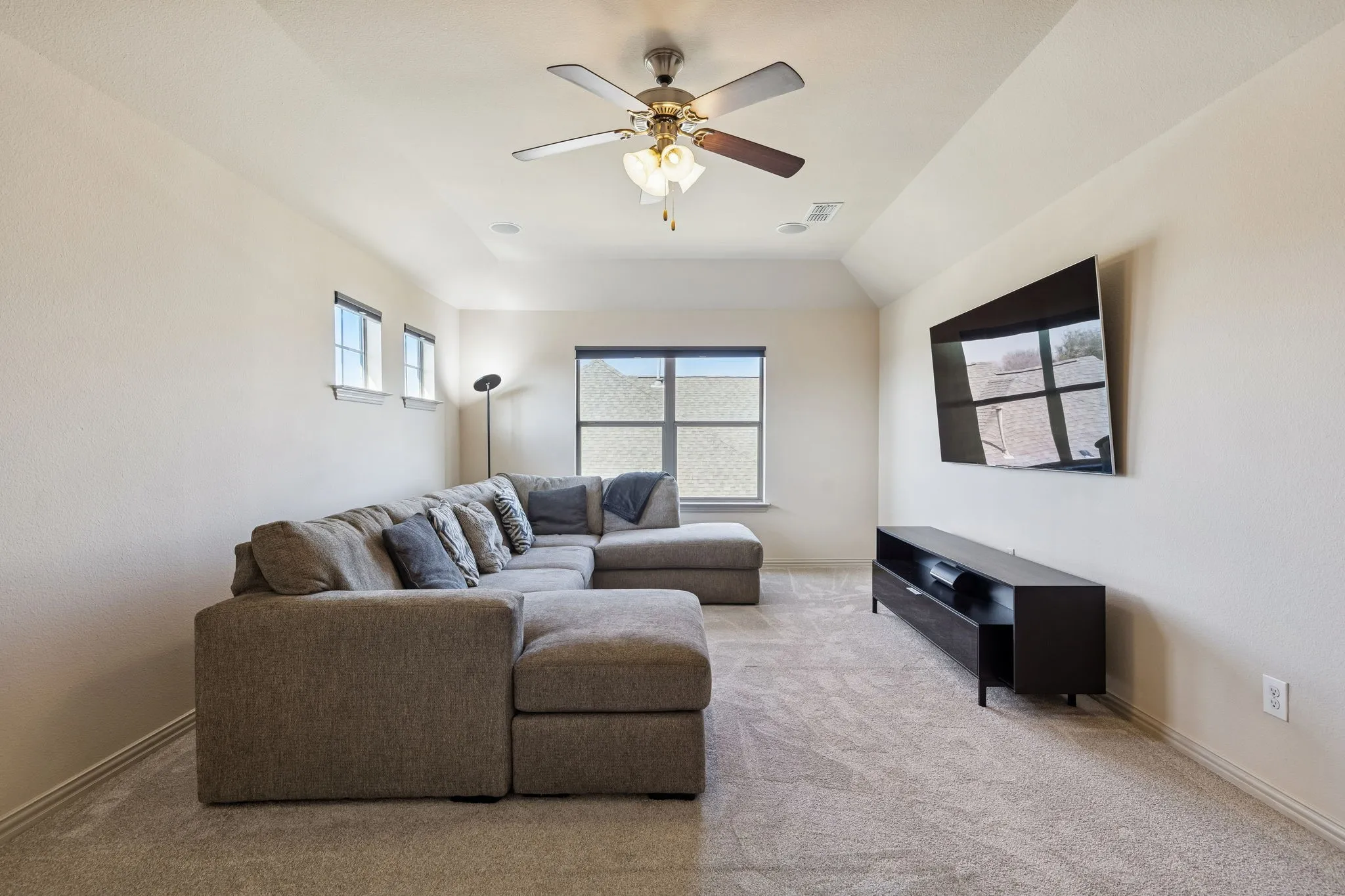 Single Family Residence For Sale in Denton County , 1517 Martin Creek Drive, Little Elm, Texas 75068, 3 Bedroom, 3 Bathroom, 2 Garage spaces, 2,470 Sqft, built in 2013, mls#21276319, Real Estate Agent in Little Elm, Homes For Sale in Denton county, Homes For Sale in Little Elm, Realtor in Little Elm Texas, Real Estate Brokerage Independent Realty Texas, Luminita Cordes Realtor