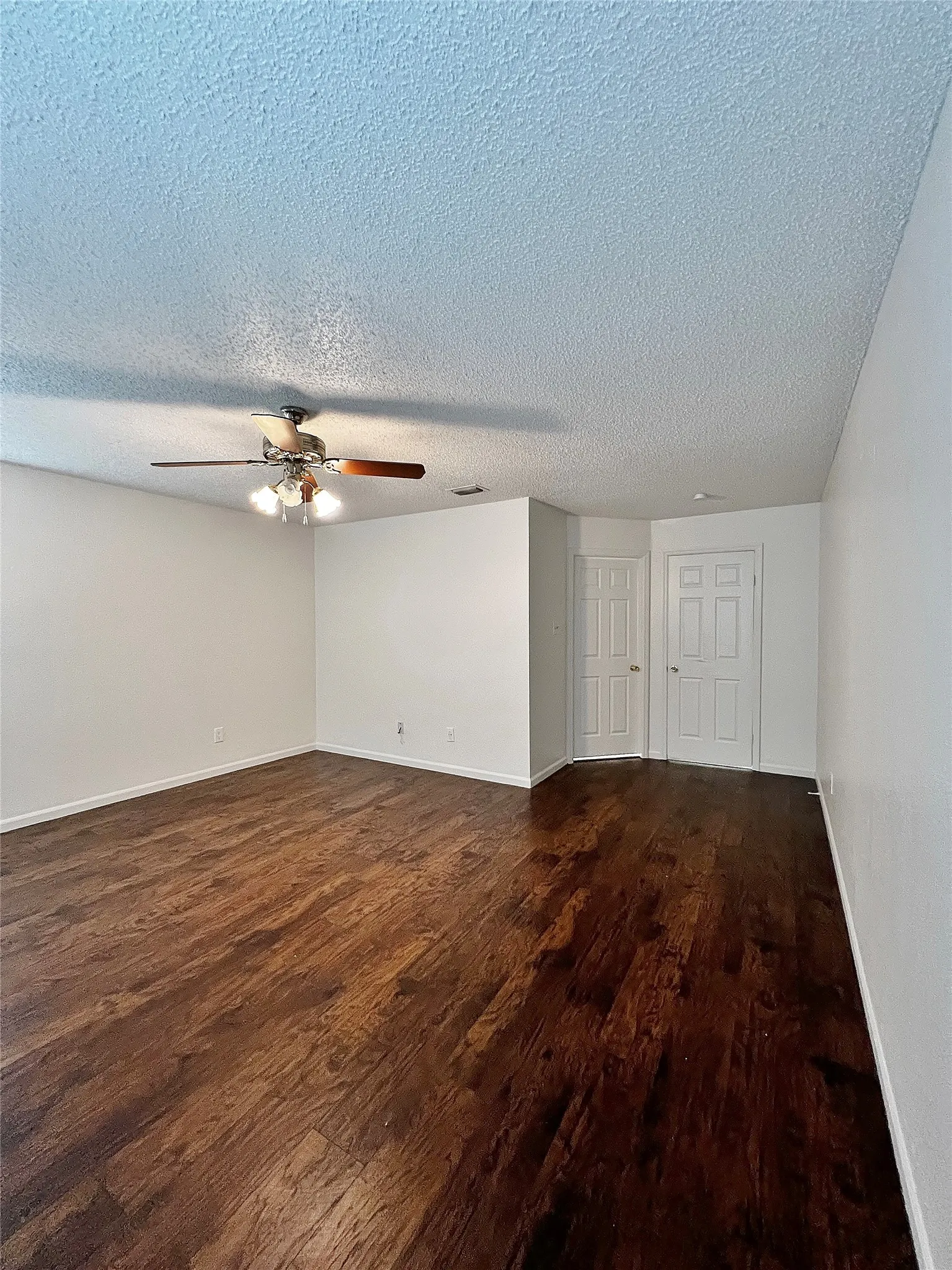 Single Family Residence For Sale in Tarrant County , 6104 Bay Hill, Arlington, Texas 76018, 4 Bedroom, 3 Bathroom, 2 Garage spaces, 2,132 Sqft, built in 1987, mls#21276362, Real Estate Agent in Arlington, Homes For Sale in Tarrant county, Homes For Sale in Arlington, Realtor in Arlington Texas, Real Estate Brokerage Independent Realty Texas, Luminita Cordes Realtor