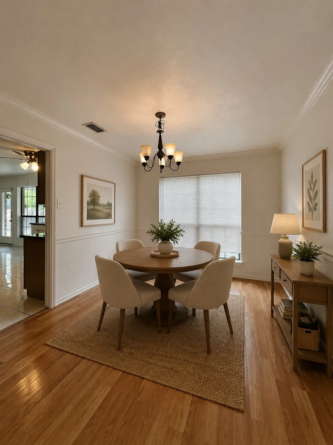 Single Family Residence For Sale in Tarrant County , 6104 Bay Hill, Arlington, Texas 76018, 4 Bedroom, 3 Bathroom, 2 Garage spaces, 2,132 Sqft, built in 1987, mls#21276362, Real Estate Agent in Arlington, Homes For Sale in Tarrant county, Homes For Sale in Arlington, Realtor in Arlington Texas, Real Estate Brokerage Independent Realty Texas, Luminita Cordes Realtor