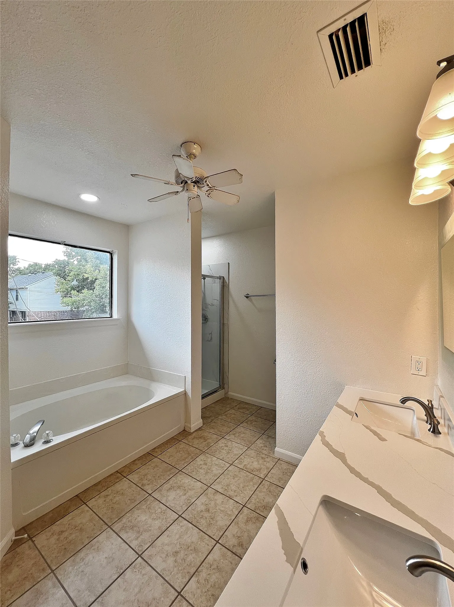 Single Family Residence For Sale in Tarrant County , 6104 Bay Hill, Arlington, Texas 76018, 4 Bedroom, 3 Bathroom, 2 Garage spaces, 2,132 Sqft, built in 1987, mls#21276362, Real Estate Agent in Arlington, Homes For Sale in Tarrant county, Homes For Sale in Arlington, Realtor in Arlington Texas, Real Estate Brokerage Independent Realty Texas, Luminita Cordes Realtor