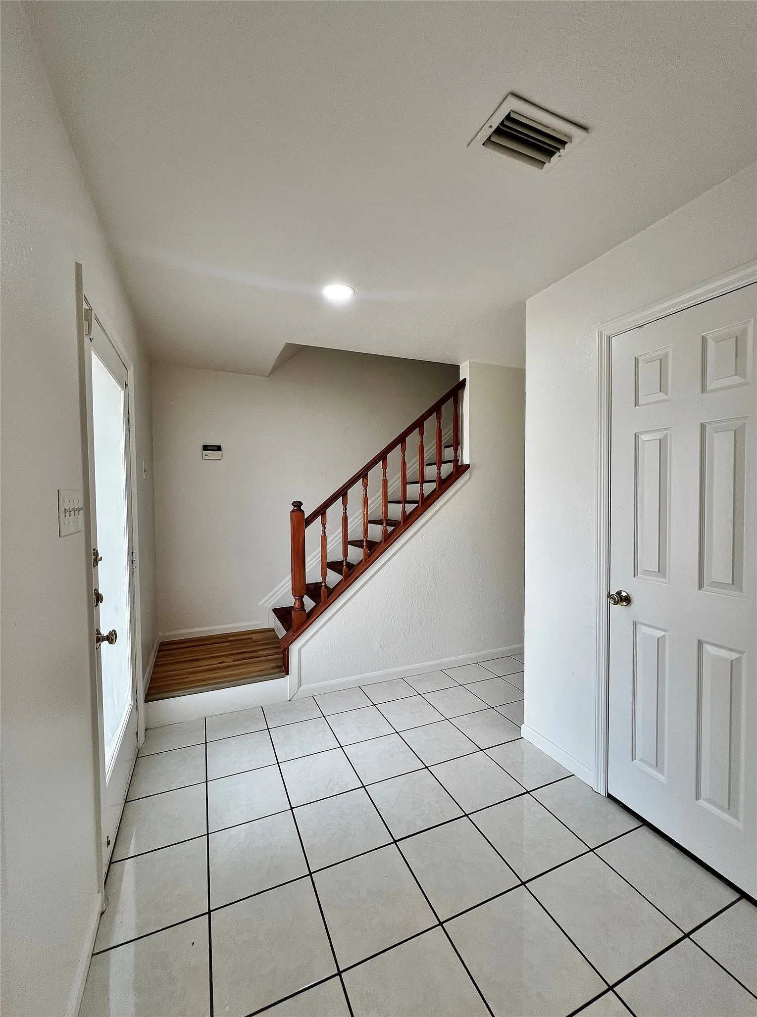 Single Family Residence For Sale in Tarrant County , 6104 Bay Hill, Arlington, Texas 76018, 4 Bedroom, 3 Bathroom, 2 Garage spaces, 2,132 Sqft, built in 1987, mls#21276362, Real Estate Agent in Arlington, Homes For Sale in Tarrant county, Homes For Sale in Arlington, Realtor in Arlington Texas, Real Estate Brokerage Independent Realty Texas, Luminita Cordes Realtor