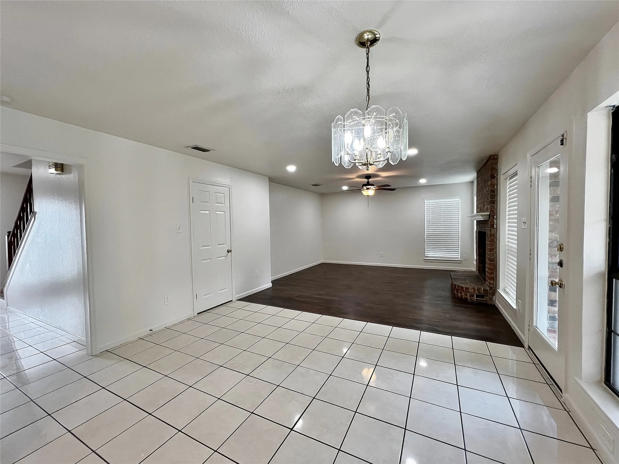 Single Family Residence For Sale in Tarrant County , 6104 Bay Hill, Arlington, Texas 76018, 4 Bedroom, 3 Bathroom, 2 Garage spaces, 2,132 Sqft, built in 1987, mls#21276362, Real Estate Agent in Arlington, Homes For Sale in Tarrant county, Homes For Sale in Arlington, Realtor in Arlington Texas, Real Estate Brokerage Independent Realty Texas, Luminita Cordes Realtor