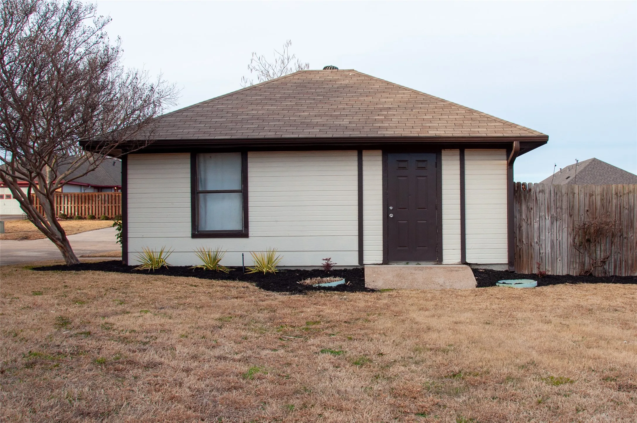 Single Family Residence For Sale in Hunt County , 3104 Canton Street, Greenville, Texas 75402, 3 Bedrooms, 2 Bathrooms, 2 Garage spaces, 1,736 Sqft, built in 1992, Price $299,000, mls#21261642, Real Estate Agent in Greenville, Homes For Sale in Hunt county, Homes For Sale in Greenville, Realtor in Greenville Texas, Real Estate Brokerage Independent Realty Texas, Luminita Cordes Realtor