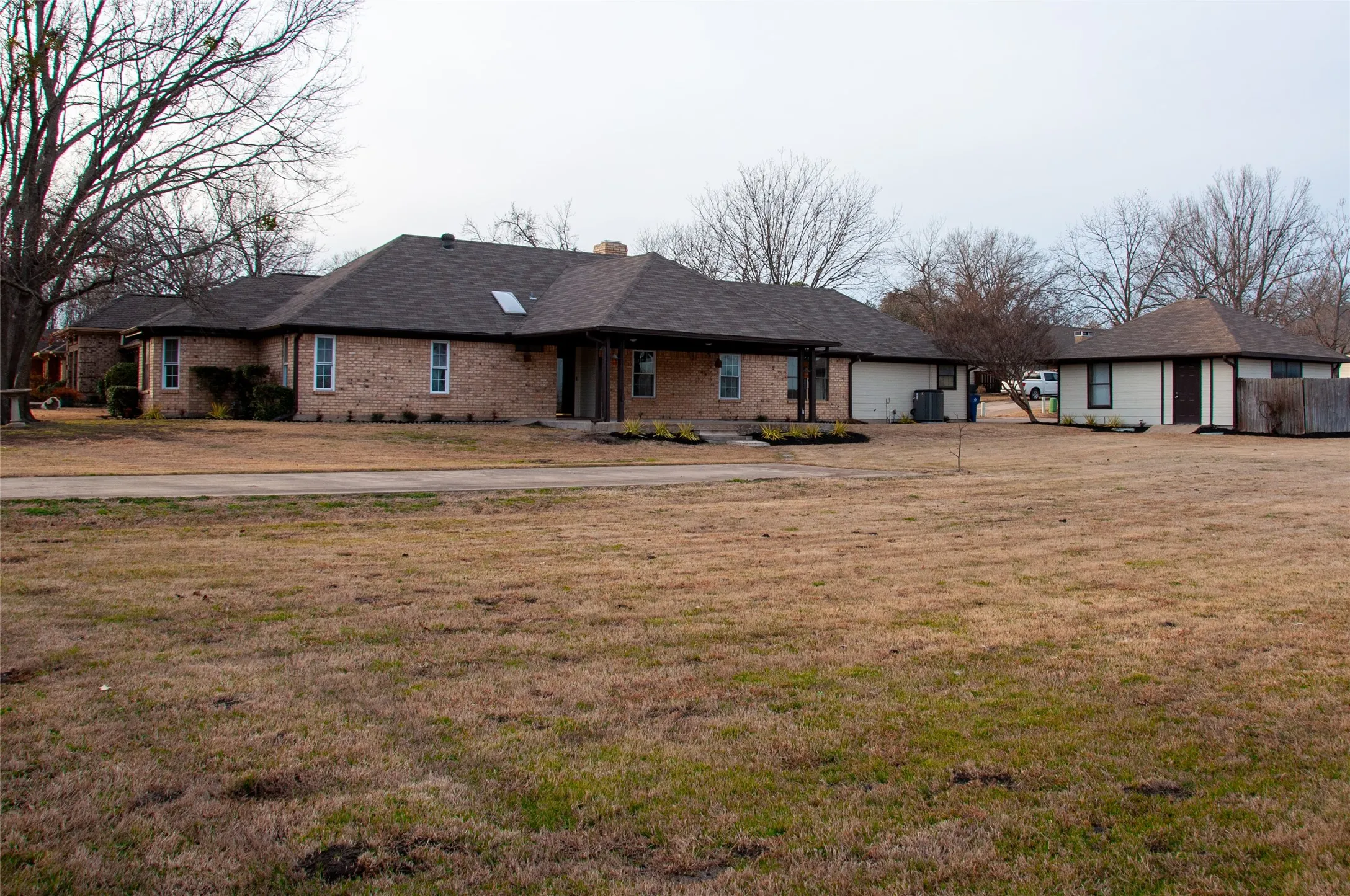 Single Family Residence For Sale in Hunt County , 3104 Canton Street, Greenville, Texas 75402, 3 Bedrooms, 2 Bathrooms, 2 Garage spaces, 1,736 Sqft, built in 1992, Price $299,000, mls#21261642, Real Estate Agent in Greenville, Homes For Sale in Hunt county, Homes For Sale in Greenville, Realtor in Greenville Texas, Real Estate Brokerage Independent Realty Texas, Luminita Cordes Realtor
