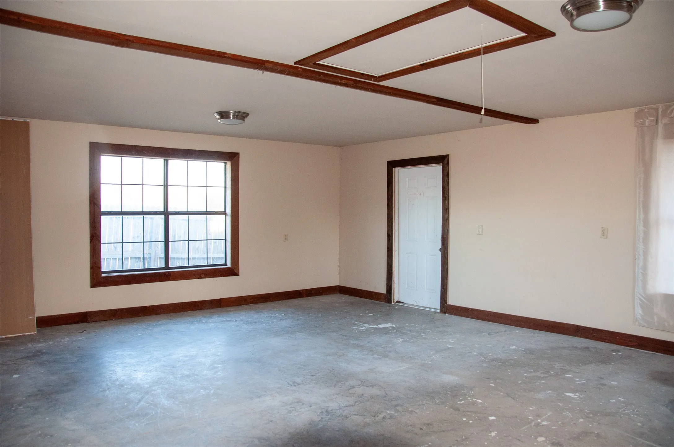 Single Family Residence For Sale in Hunt County , 3104 Canton Street, Greenville, Texas 75402, 3 Bedrooms, 2 Bathrooms, 2 Garage spaces, 1,736 Sqft, built in 1992, Price $299,000, mls#21261642, Real Estate Agent in Greenville, Homes For Sale in Hunt county, Homes For Sale in Greenville, Realtor in Greenville Texas, Real Estate Brokerage Independent Realty Texas, Luminita Cordes Realtor