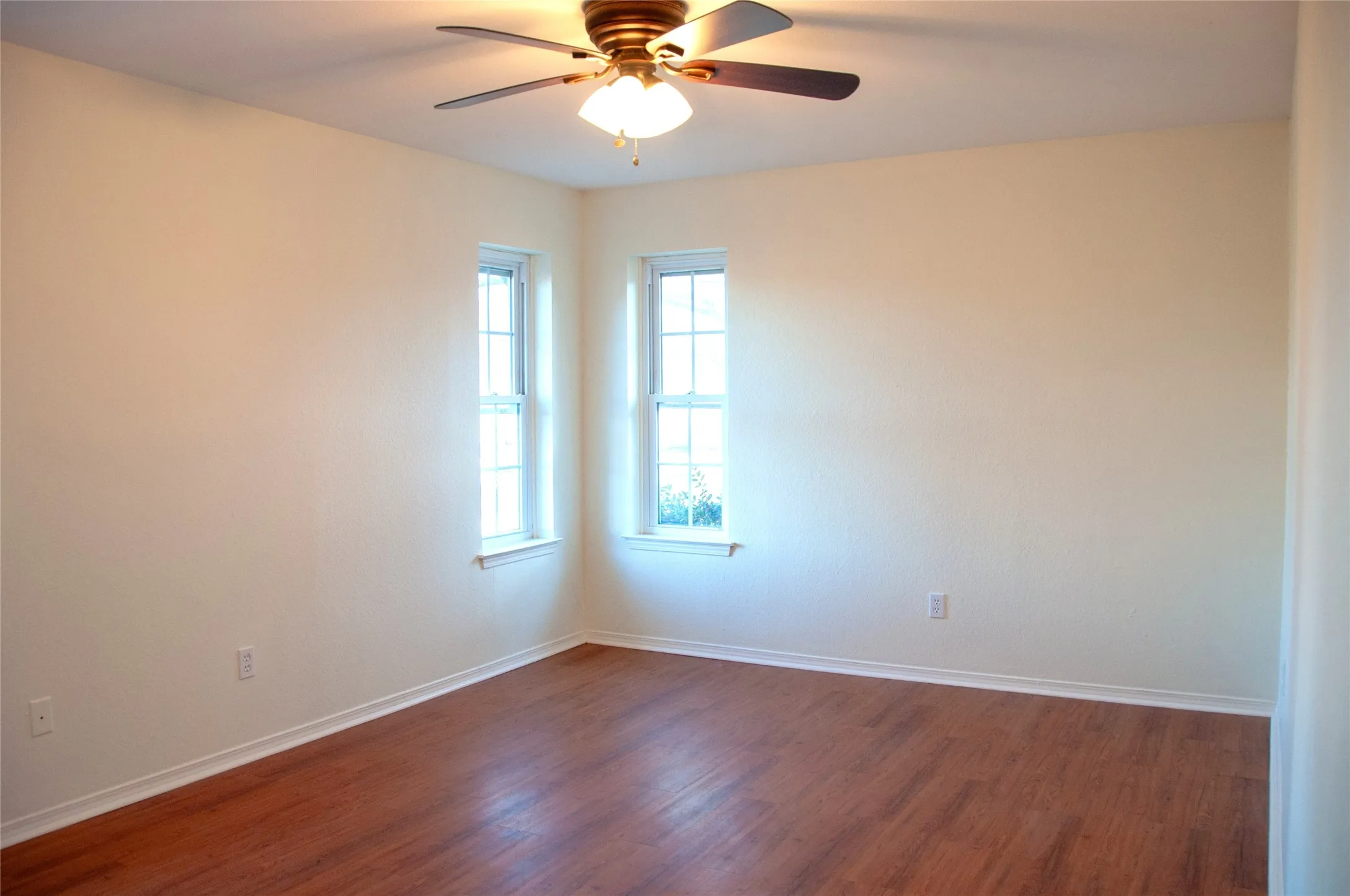 Single Family Residence For Sale in Hunt County , 3104 Canton Street, Greenville, Texas 75402, 3 Bedrooms, 2 Bathrooms, 2 Garage spaces, 1,736 Sqft, built in 1992, Price $299,000, mls#21261642, Real Estate Agent in Greenville, Homes For Sale in Hunt county, Homes For Sale in Greenville, Realtor in Greenville Texas, Real Estate Brokerage Independent Realty Texas, Luminita Cordes Realtor