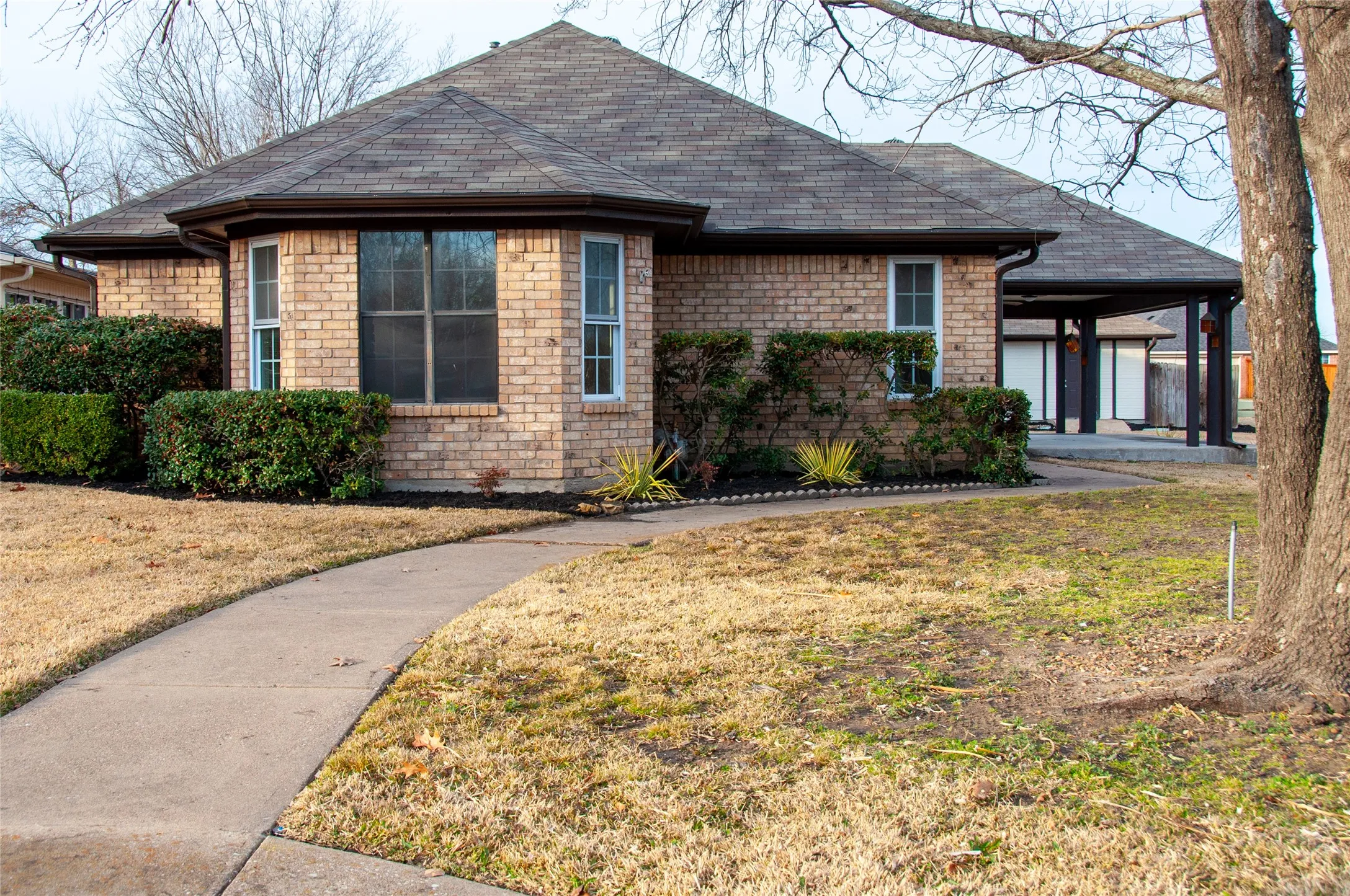 Single Family Residence For Sale in Hunt County , 3104 Canton Street, Greenville, Texas 75402, 3 Bedrooms, 2 Bathrooms, 2 Garage spaces, 1,736 Sqft, built in 1992, Price $299,000, mls#21261642, Real Estate Agent in Greenville, Homes For Sale in Hunt county, Homes For Sale in Greenville, Realtor in Greenville Texas, Real Estate Brokerage Independent Realty Texas, Luminita Cordes Realtor