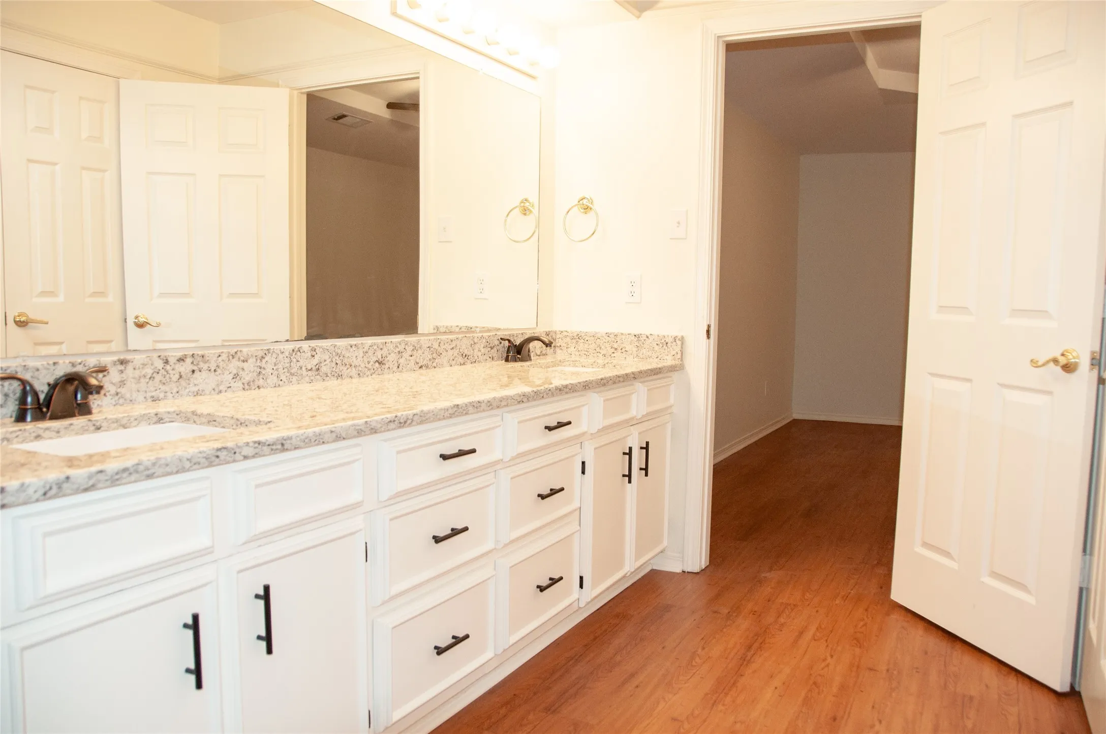 Single Family Residence For Sale in Hunt County , 3104 Canton Street, Greenville, Texas 75402, 3 Bedrooms, 2 Bathrooms, 2 Garage spaces, 1,736 Sqft, built in 1992, Price $299,000, mls#21261642, Real Estate Agent in Greenville, Homes For Sale in Hunt county, Homes For Sale in Greenville, Realtor in Greenville Texas, Real Estate Brokerage Independent Realty Texas, Luminita Cordes Realtor