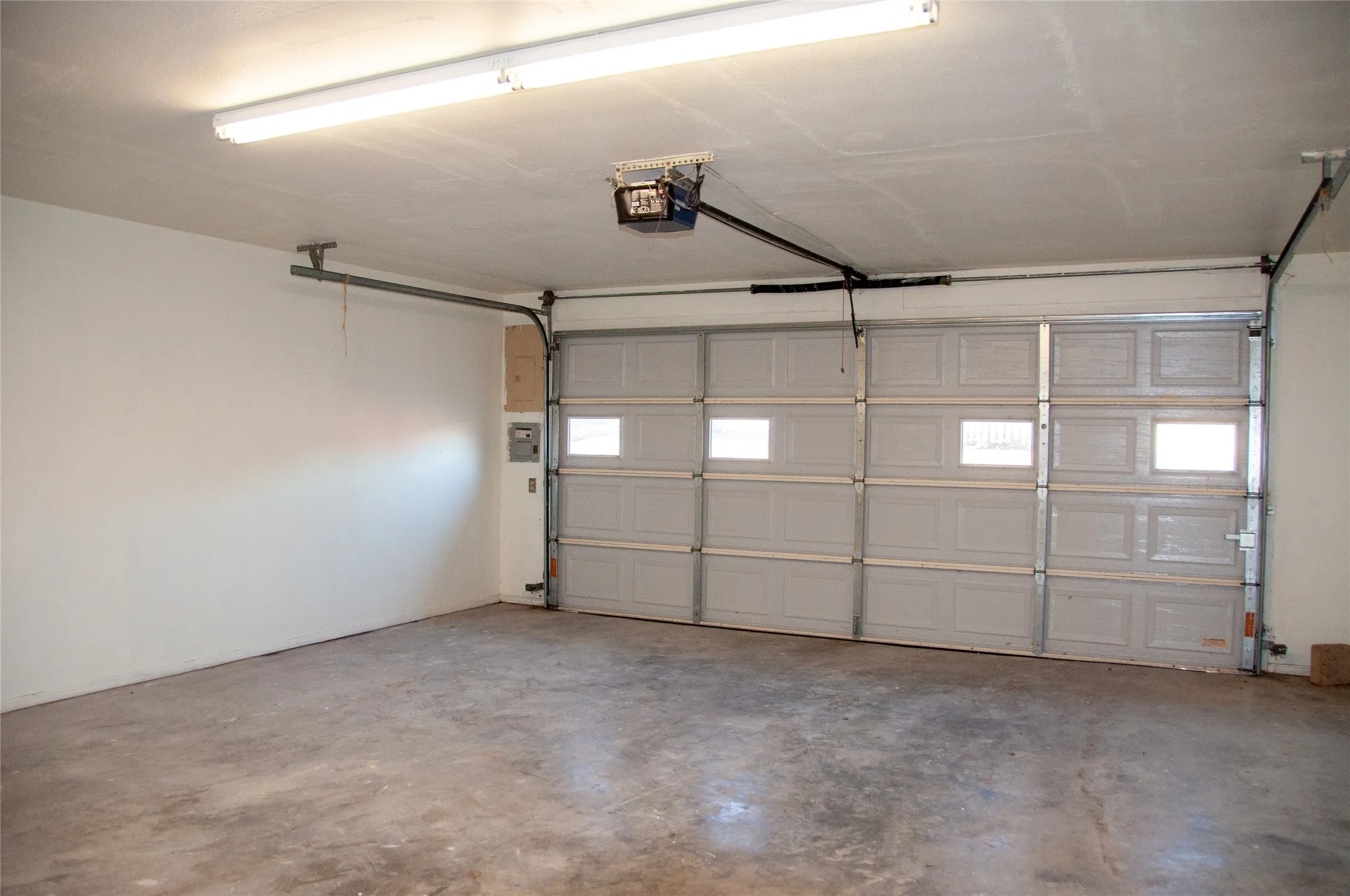 Single Family Residence For Sale in Hunt County , 3104 Canton Street, Greenville, Texas 75402, 3 Bedrooms, 2 Bathrooms, 2 Garage spaces, 1,736 Sqft, built in 1992, Price $299,000, mls#21261642, Real Estate Agent in Greenville, Homes For Sale in Hunt county, Homes For Sale in Greenville, Realtor in Greenville Texas, Real Estate Brokerage Independent Realty Texas, Luminita Cordes Realtor