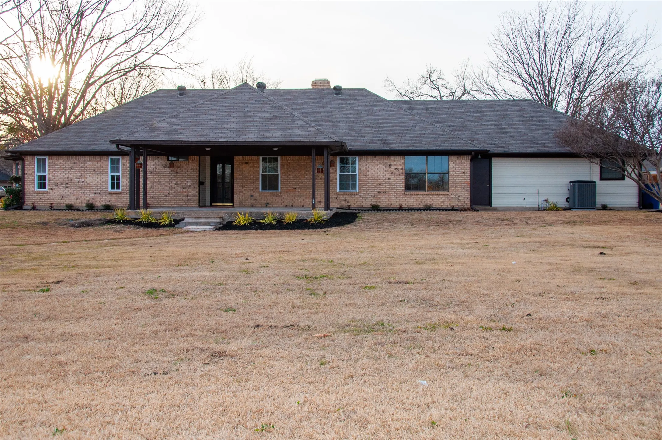 Single Family Residence For Sale in Hunt County , 3104 Canton Street, Greenville, Texas 75402, 3 Bedrooms, 2 Bathrooms, 2 Garage spaces, 1,736 Sqft, built in 1992, Price $299,000, mls#21261642, Real Estate Agent in Greenville, Homes For Sale in Hunt county, Homes For Sale in Greenville, Realtor in Greenville Texas, Real Estate Brokerage Independent Realty Texas, Luminita Cordes Realtor