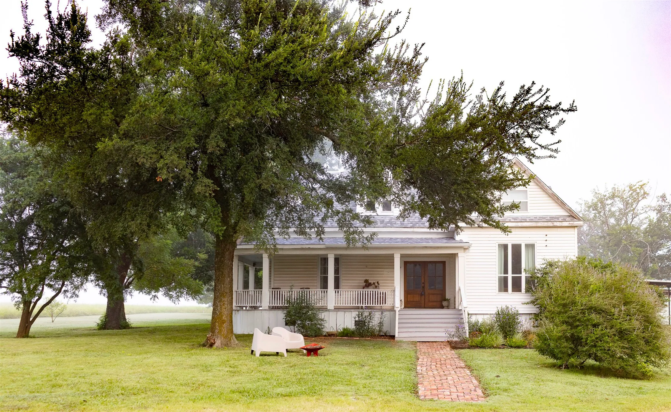 Single Family Residence For Sale in Grayson County , 3183 Harrell Road, Howe, Texas 75459, 4 Bedroom, 3 Bathroom, Garage spaces, 2,552 Sqft, built in 1900, mls#21276278, Real Estate Agent in Howe, Homes For Sale in Grayson county, Homes For Sale in Howe, Realtor in Howe Texas, Real Estate Brokerage Independent Realty Texas, Luminita Cordes Realtor
