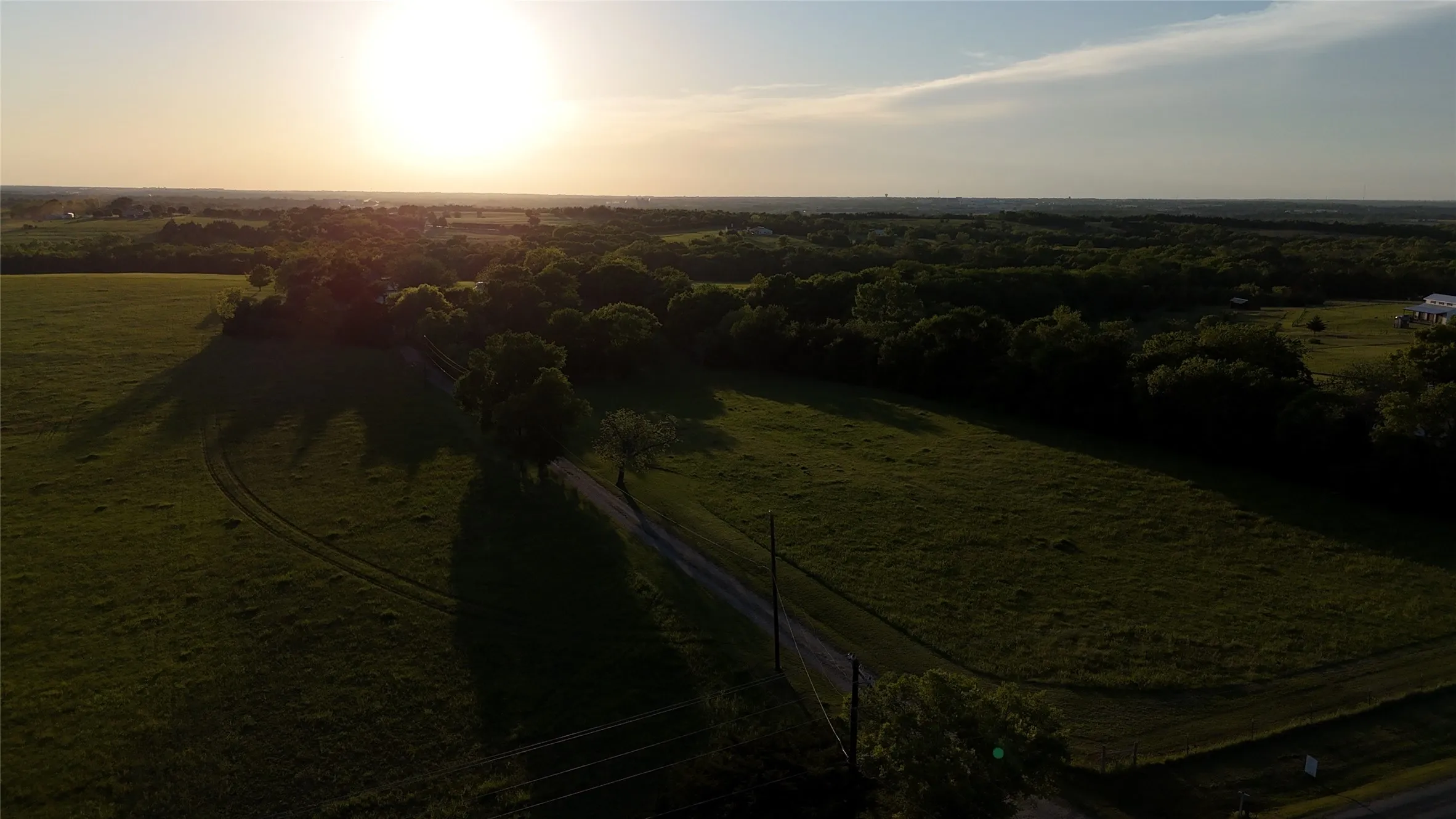 Single Family Residence For Sale in Grayson County , 3183 Harrell Road, Howe, Texas 75459, 4 Bedroom, 3 Bathroom, Garage spaces, 2,552 Sqft, built in 1900, mls#21276278, Real Estate Agent in Howe, Homes For Sale in Grayson county, Homes For Sale in Howe, Realtor in Howe Texas, Real Estate Brokerage Independent Realty Texas, Luminita Cordes Realtor