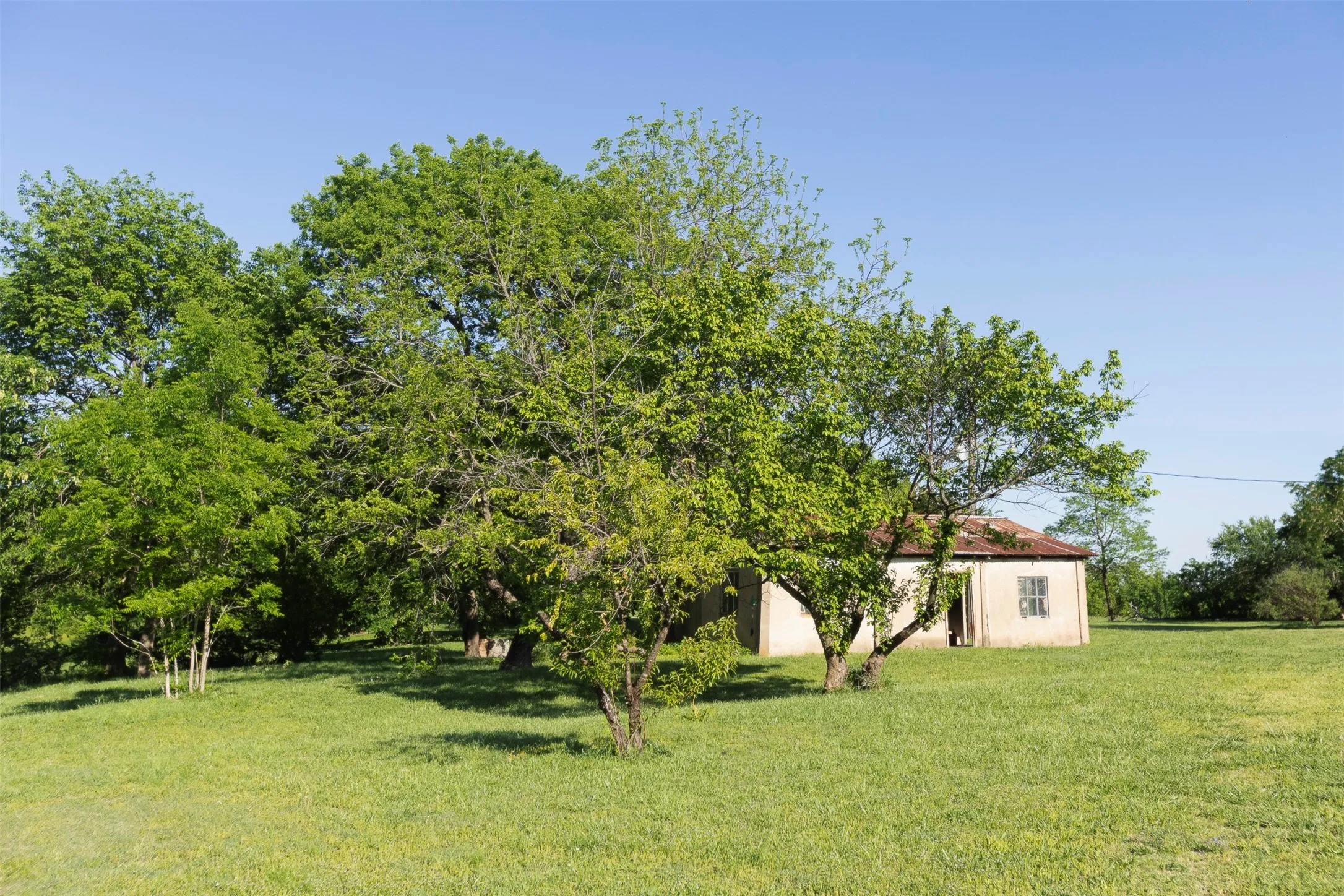 Single Family Residence For Sale in Grayson County , 3183 Harrell Road, Howe, Texas 75459, 4 Bedroom, 3 Bathroom, Garage spaces, 2,552 Sqft, built in 1900, mls#21276278, Real Estate Agent in Howe, Homes For Sale in Grayson county, Homes For Sale in Howe, Realtor in Howe Texas, Real Estate Brokerage Independent Realty Texas, Luminita Cordes Realtor